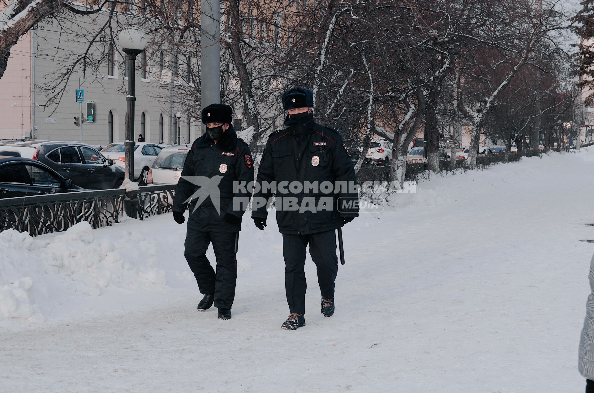 Томск. Сотрудники полиции на одной из улиц города.