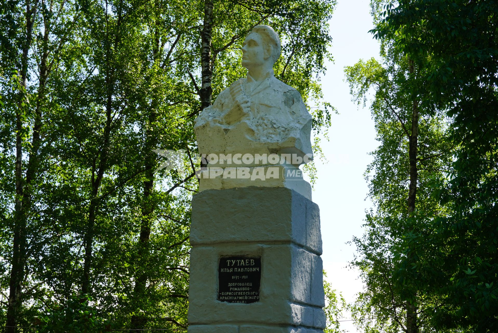 Ярославская область, Тутаев. Памятник красноармейцу И.П. Тутаеву.