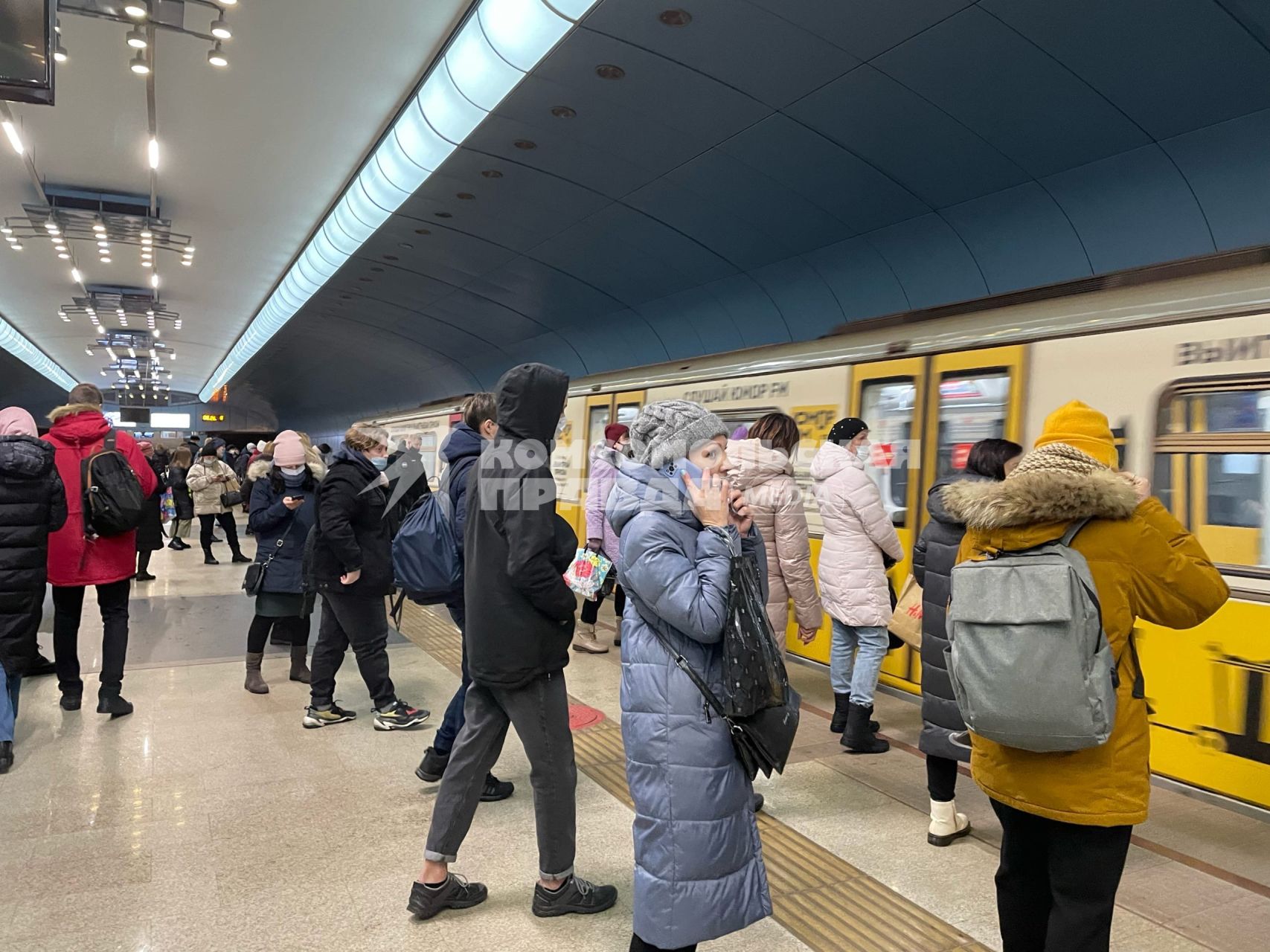 Казань. Пассажир на станции метро.