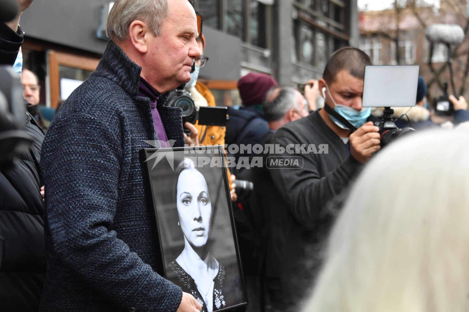 Москва. Церемония прощания с актрисой Ниной Руслановой у Дома кино.