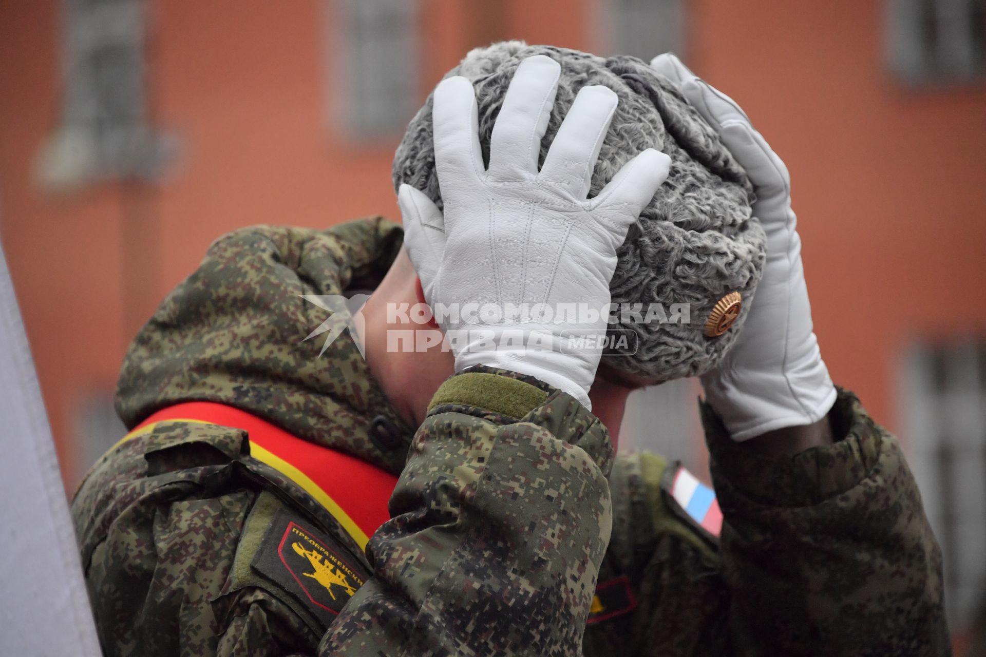 Москва. Военнослужащие роты почетного караула Преображенского полка  во время занятий.