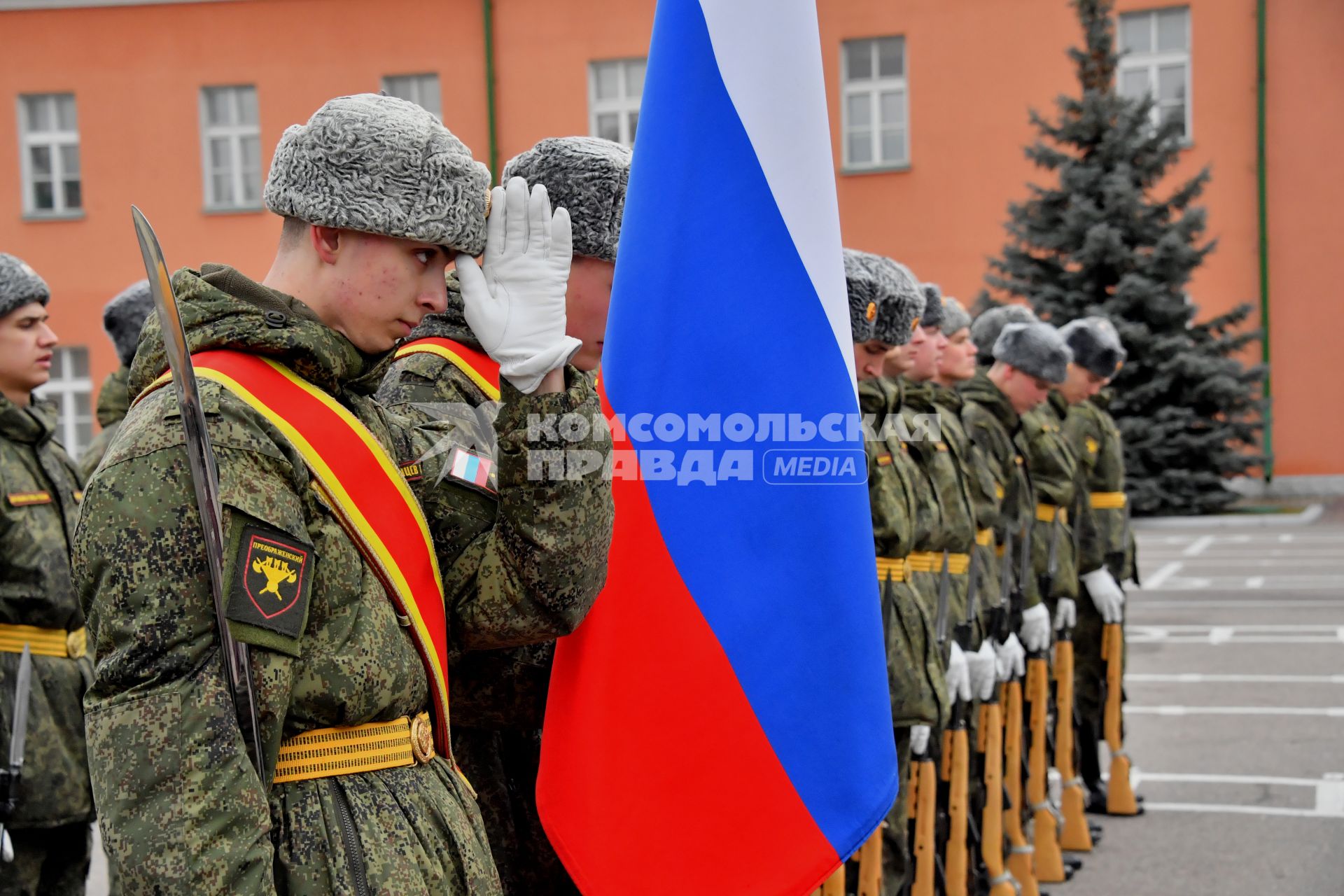 Москва. Военнослужащие роты почетного караула   Преображенского полка  во время занятий.