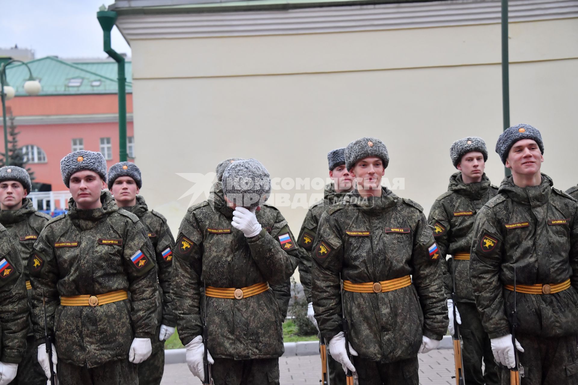 Москва. Военнослужащие роты почетного караула  Преображенского полка  во время занятий.