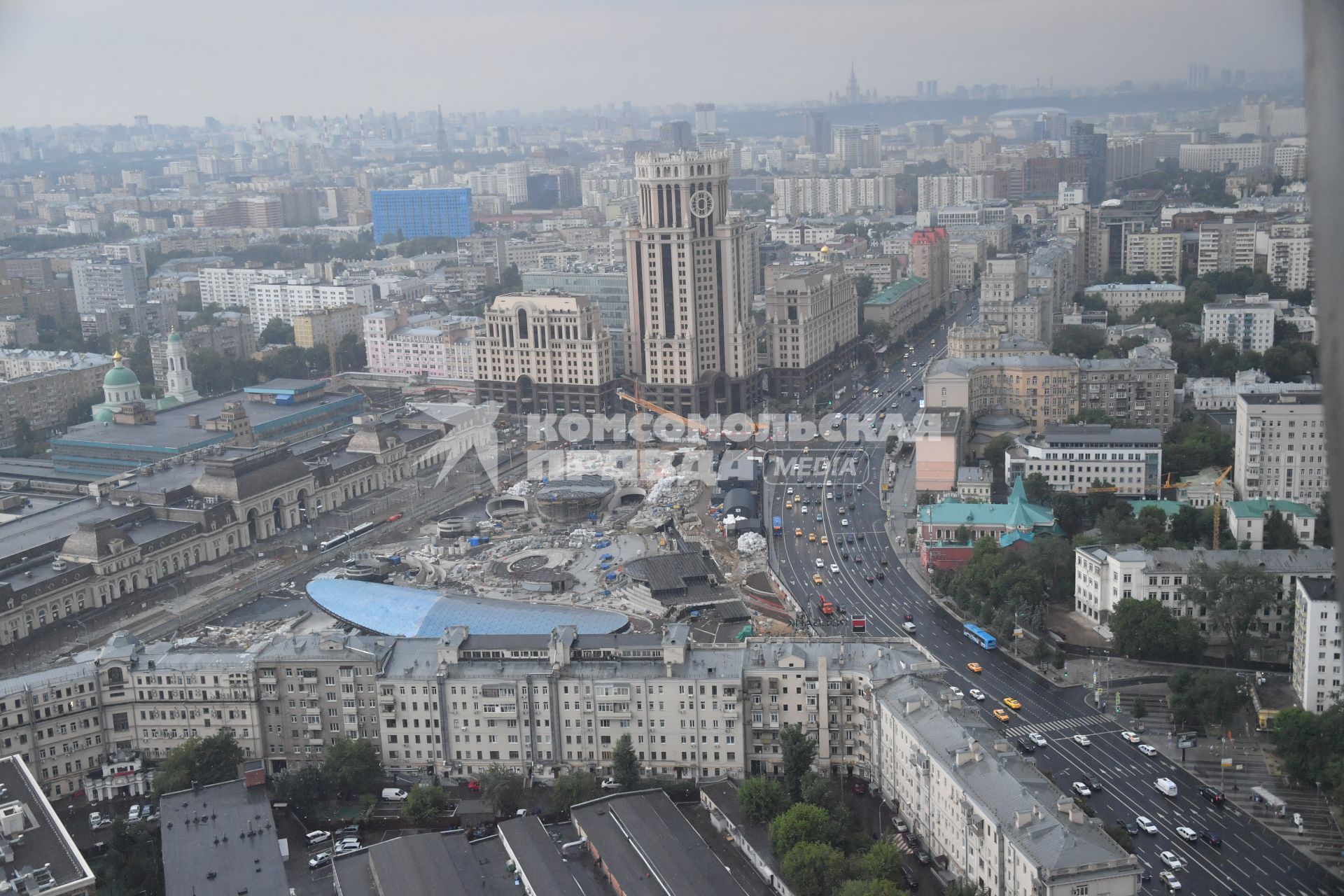 Москва. Вид на город с гостиницы `Красные Холмы`.