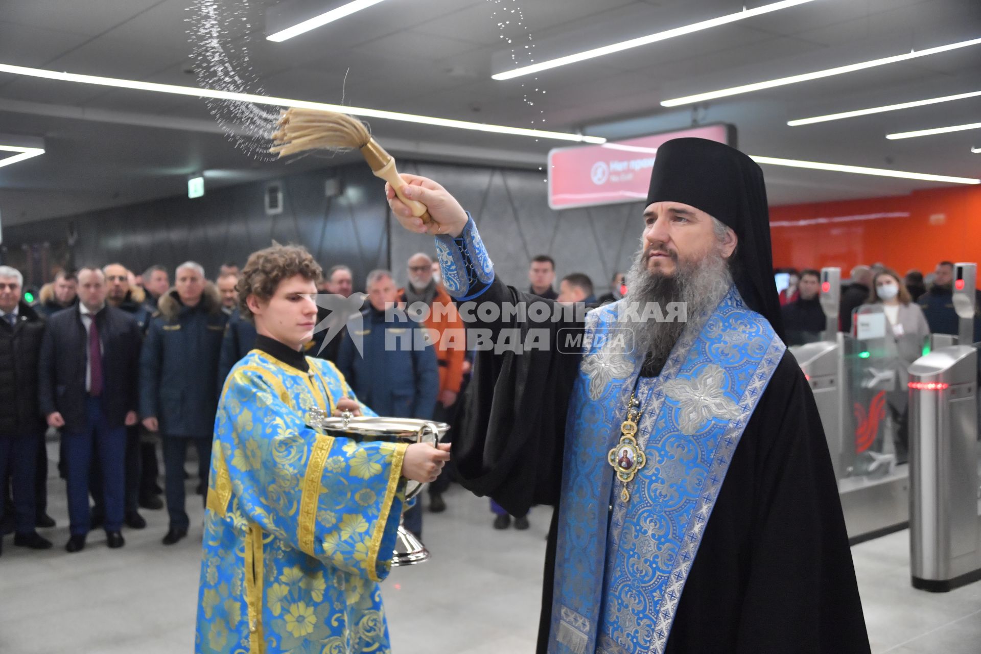 Москва. Священник на церемонии открытия станции метро `Давыдково` Большой кольцевой линии (БКЛ).