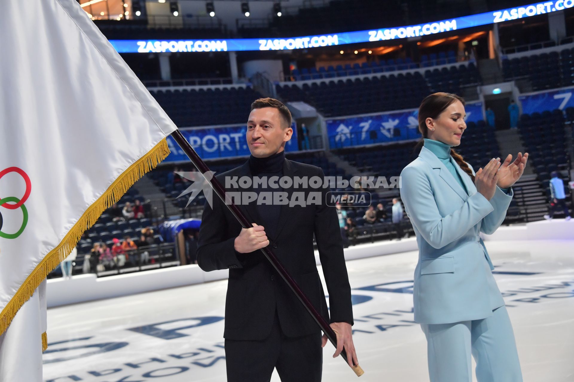 Москва.   Лыжник Александр Легков и двукратная олимпийская чемпионка по фехтованию на саблях Софья Великая на  презентации одежды из новой коллекции официальной формы российских спортсменов для XXIV Олимпийских зимних игр 2022 года в Пекине бренда Zasport.