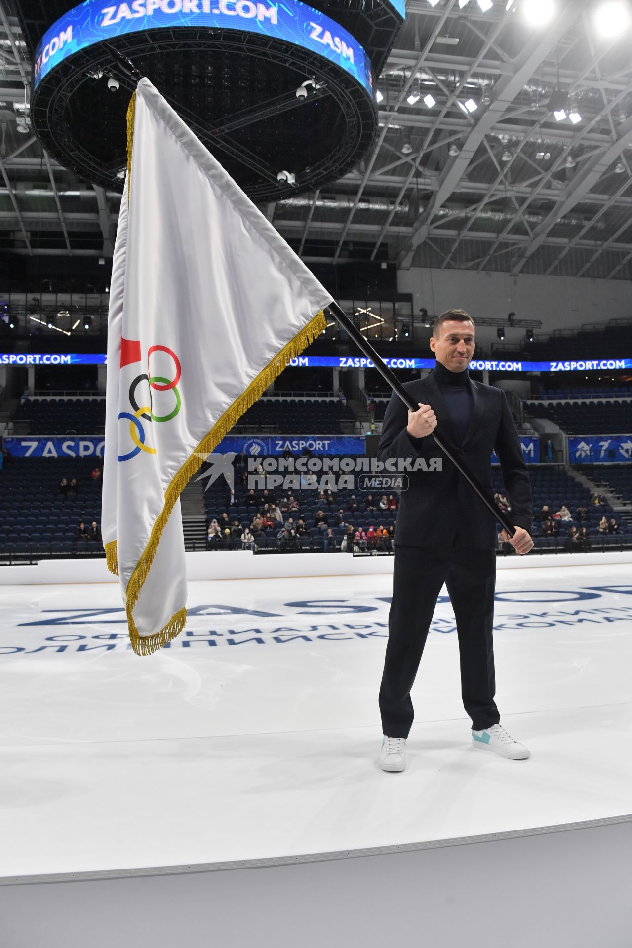 Москва.  Лыжник Александр Легков на  презентации одежды из новой коллекции официальной формы российских спортсменов для XXIV Олимпийских зимних игр 2022 года в Пекине бренда Zasport.