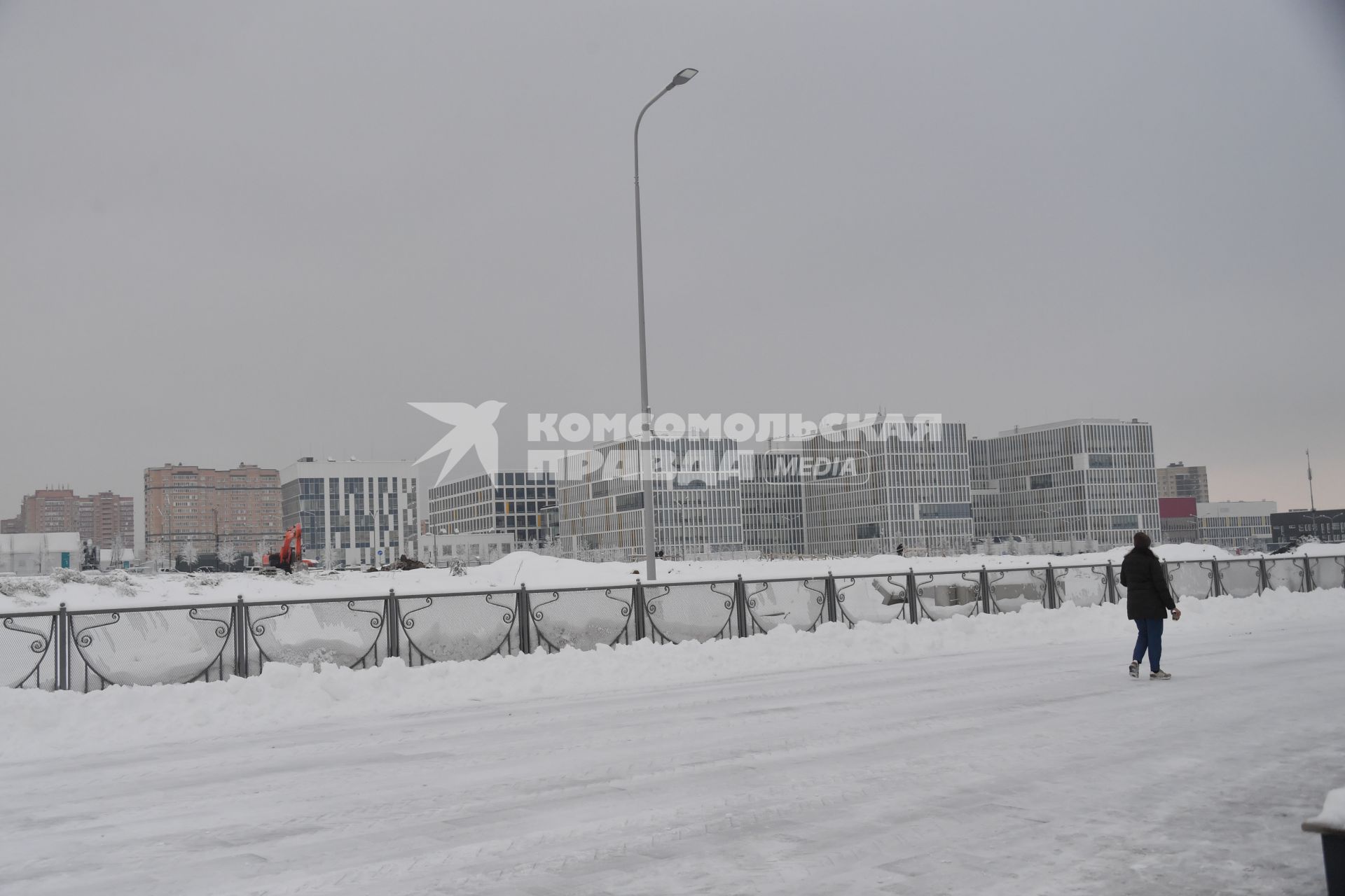 Москва. Вид на корпуса Многопрофильного медицинского центра `Новомосковский` в Коммунарке (филиал ГБУЗ `ГКБ № 40`).