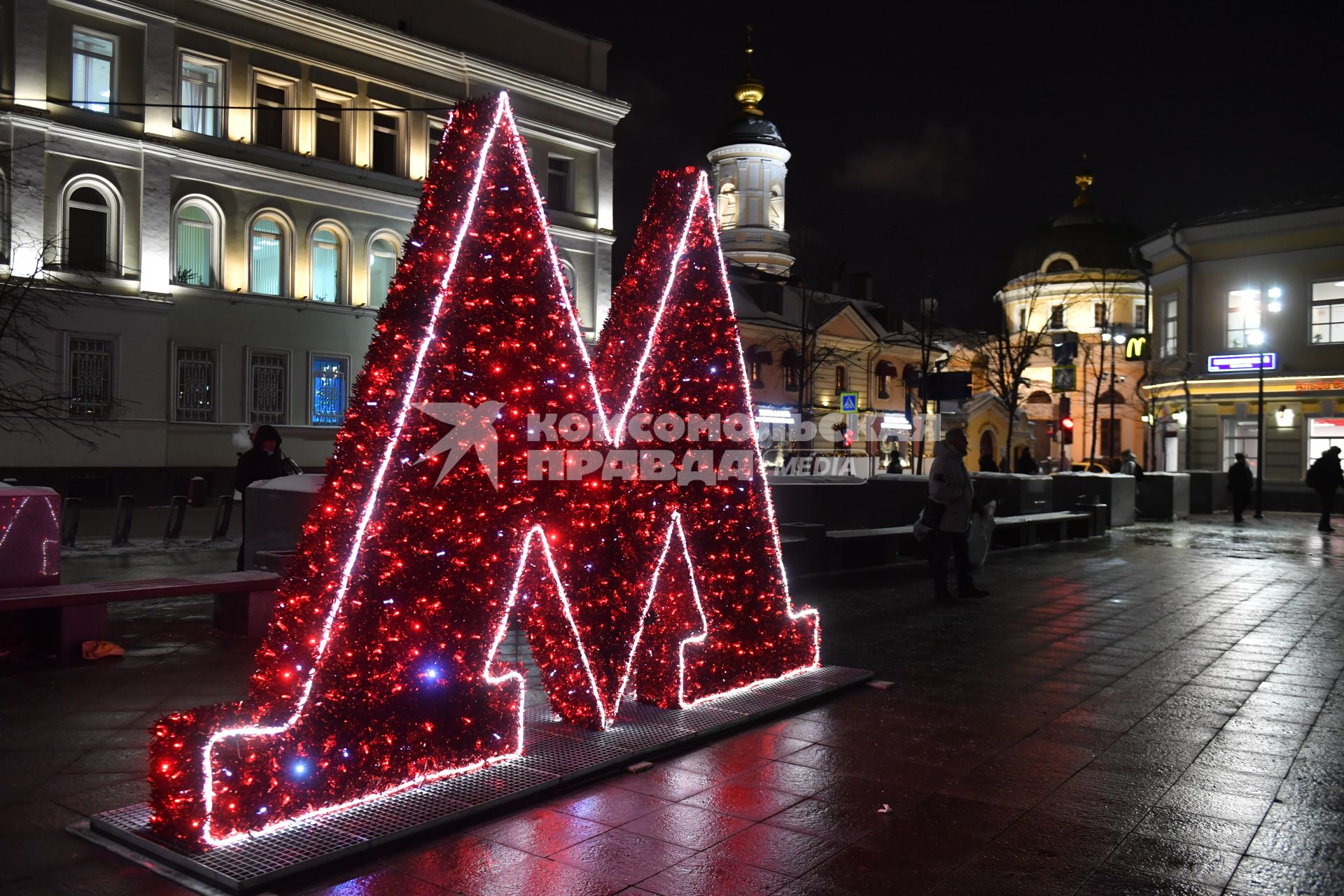 Москва.  Новогоднее оформление на улицах города.