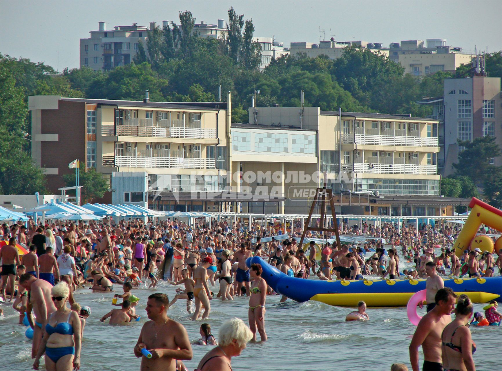 Анапа. Отдыхающие на Черном море.