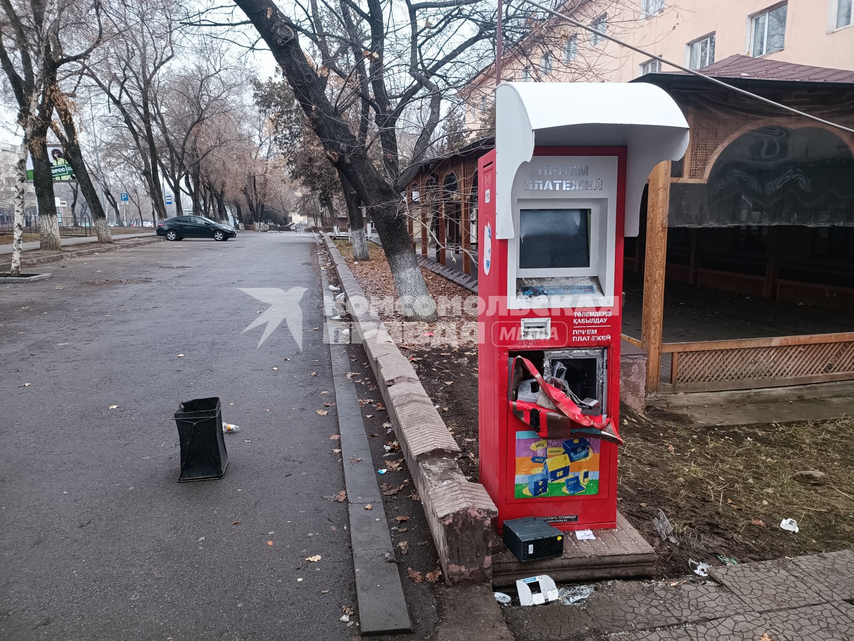 Казахстан. г.Алма-Ата. Терминал приема платежей, разграбленный мародерами в ходе беспорядков. В Казахстане прошли массовые акции протестов, вызванные ростом цен на сжиженный нефтяной газ, которые потом переросли в беспорядки и погромы.