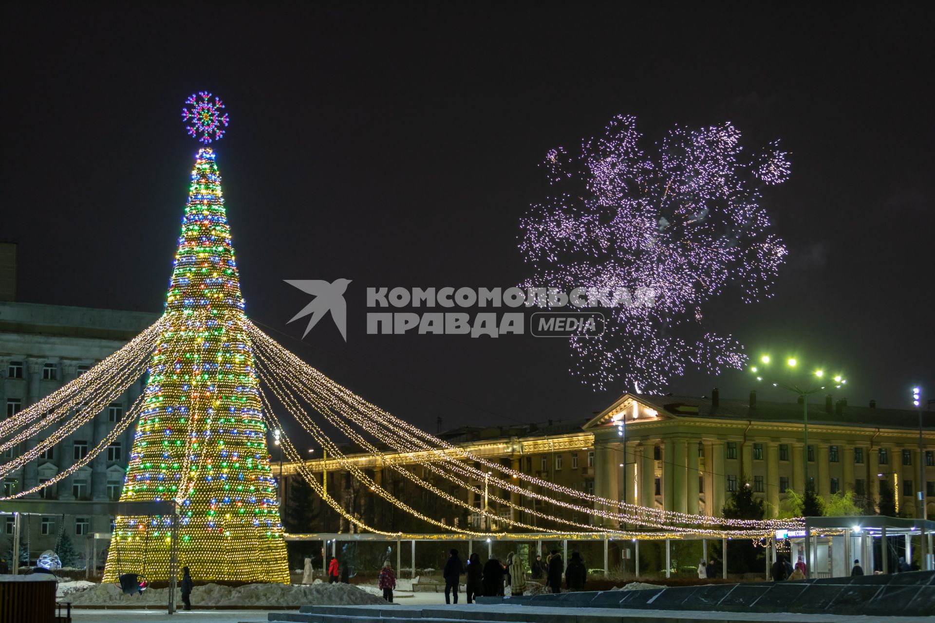 Красноярск. Салют во время празднования Нового года.