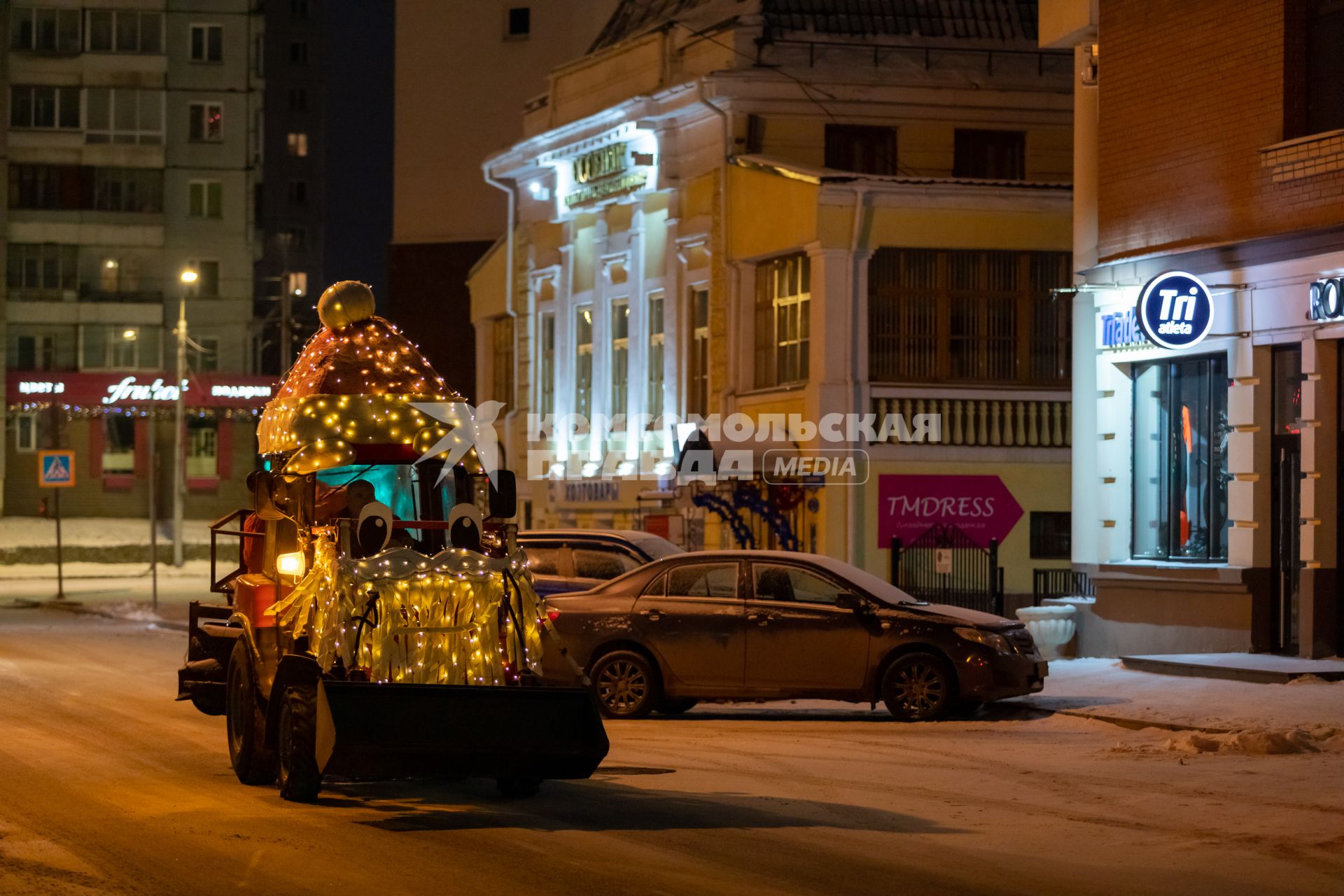 Красноярск. Снегоуборочная техника на одной из улиц города.