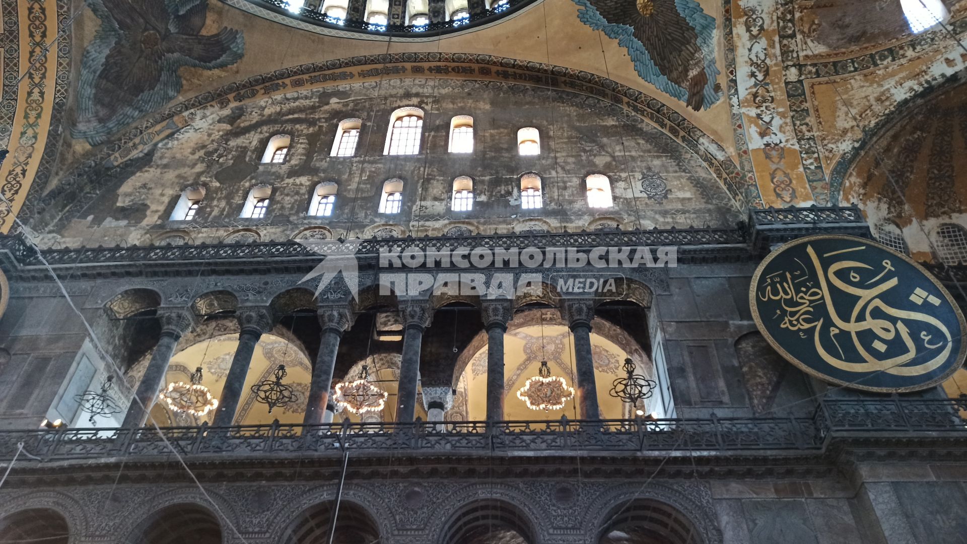 Турция. г. Стамбул. Большая мечеть Айя-София - бывший Собор Святой Софии. Галерея с византийскими фресками, куда вход теперь запрещён.