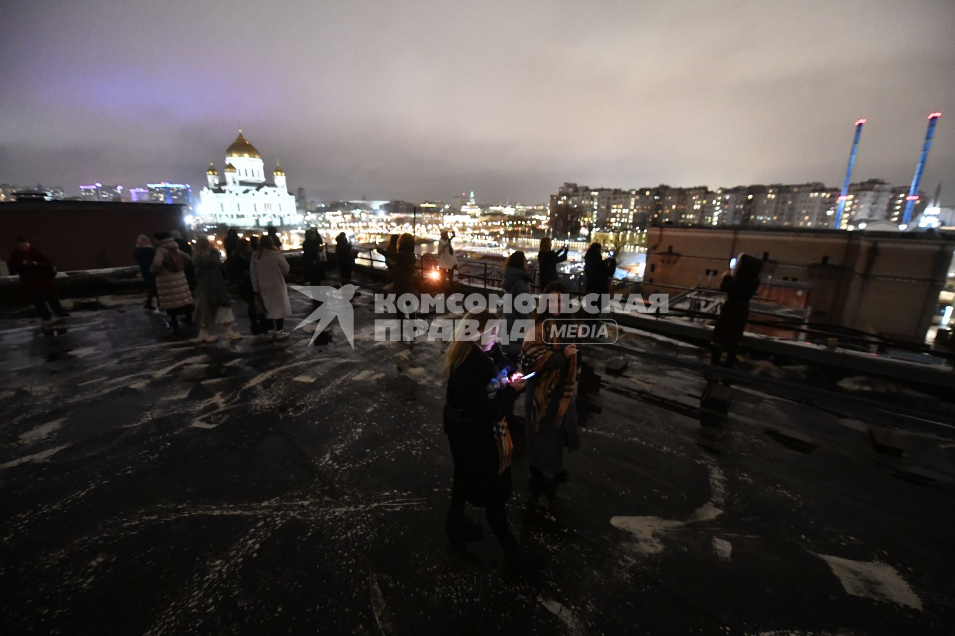 Москва. Встреча клуба `Время женщин` в выставочном центре `Роза Эйнема` на территории `Красного Октября` . Участницы клуба на крыше.