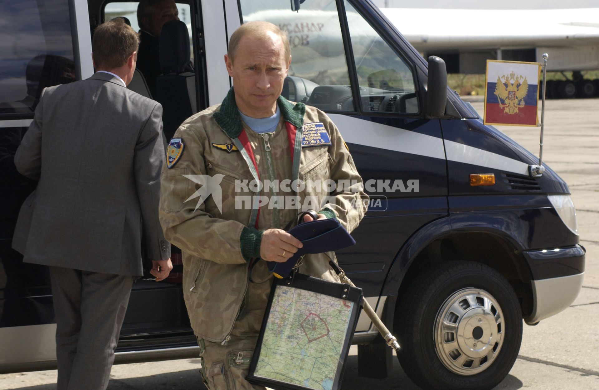 Московская область. Президент России Владимир Путин  на аэродроме Чкаловский перед вылетом  в район учений стратегической дальней авиации и Северного флота.