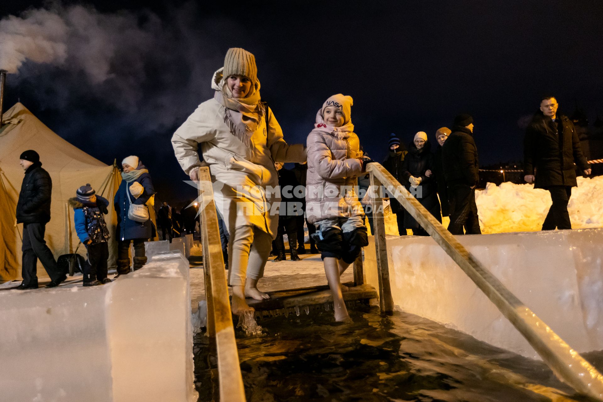 Челябинск. Во время ночных крещенских купаний.