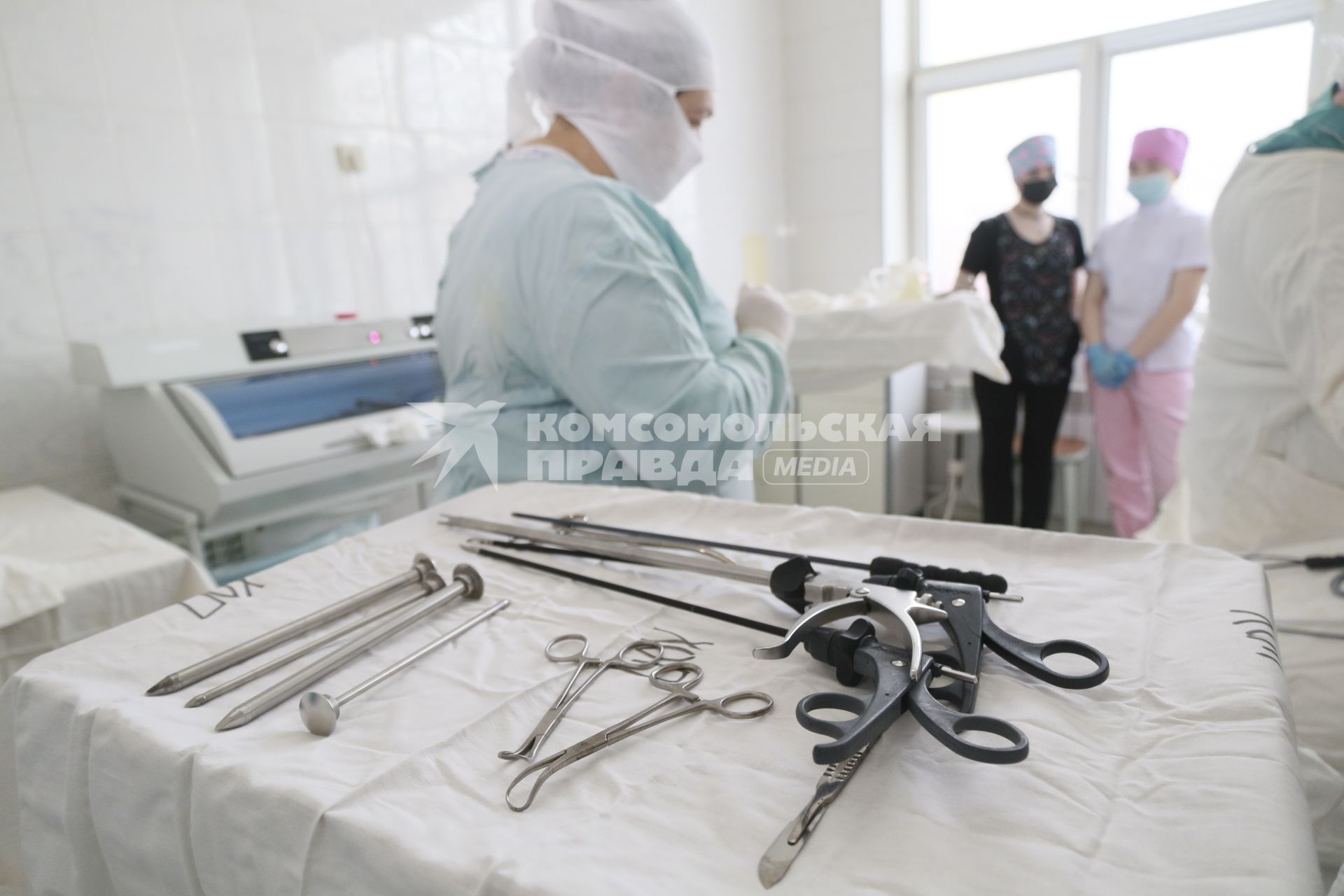 Барнаул. Проведение хирургической операции в операционном блоке.