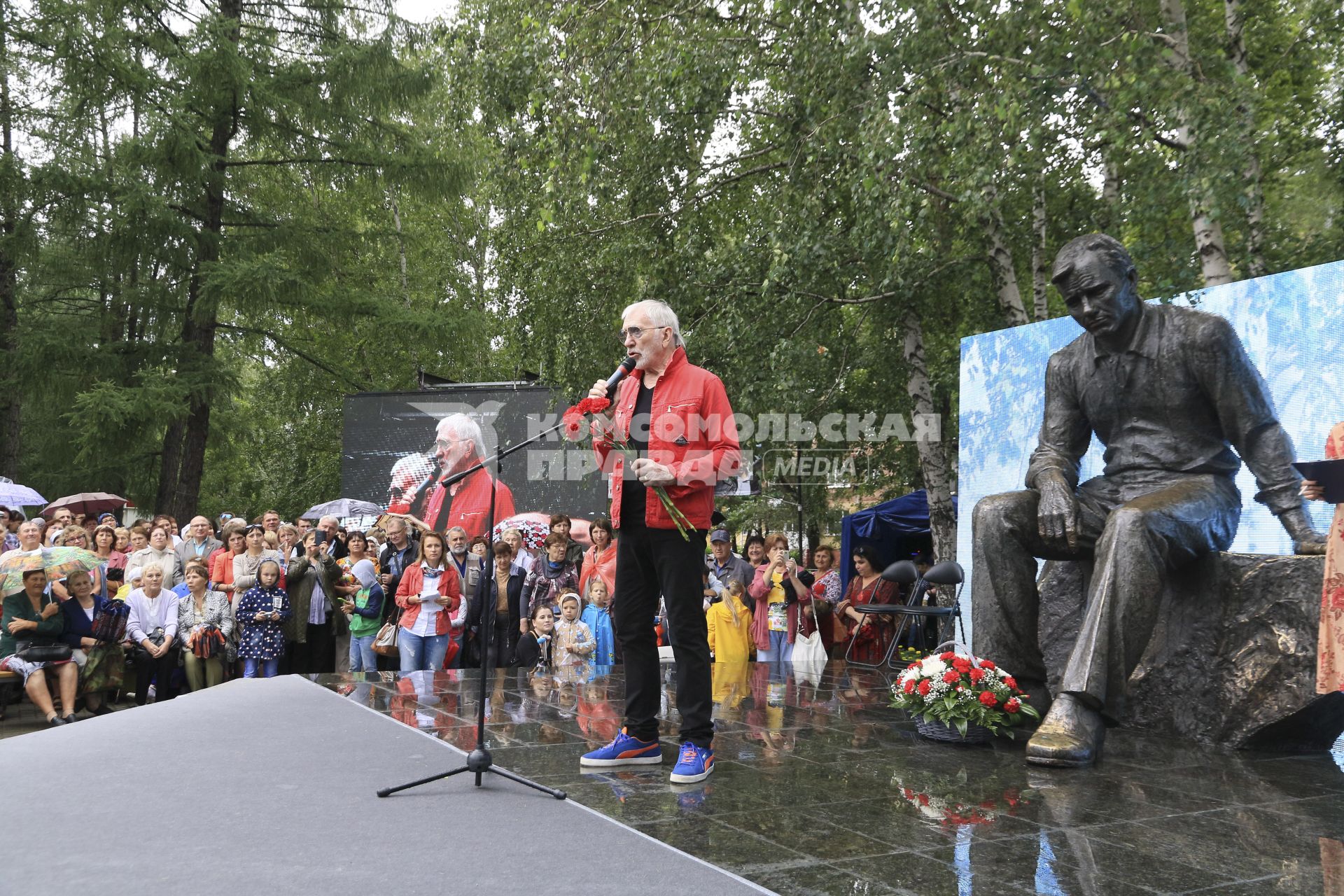 Республика Алтай, с. Сростки. Режиссер Виктор Мережко на XXI Всероссийском Шукшинском кинофестивале.