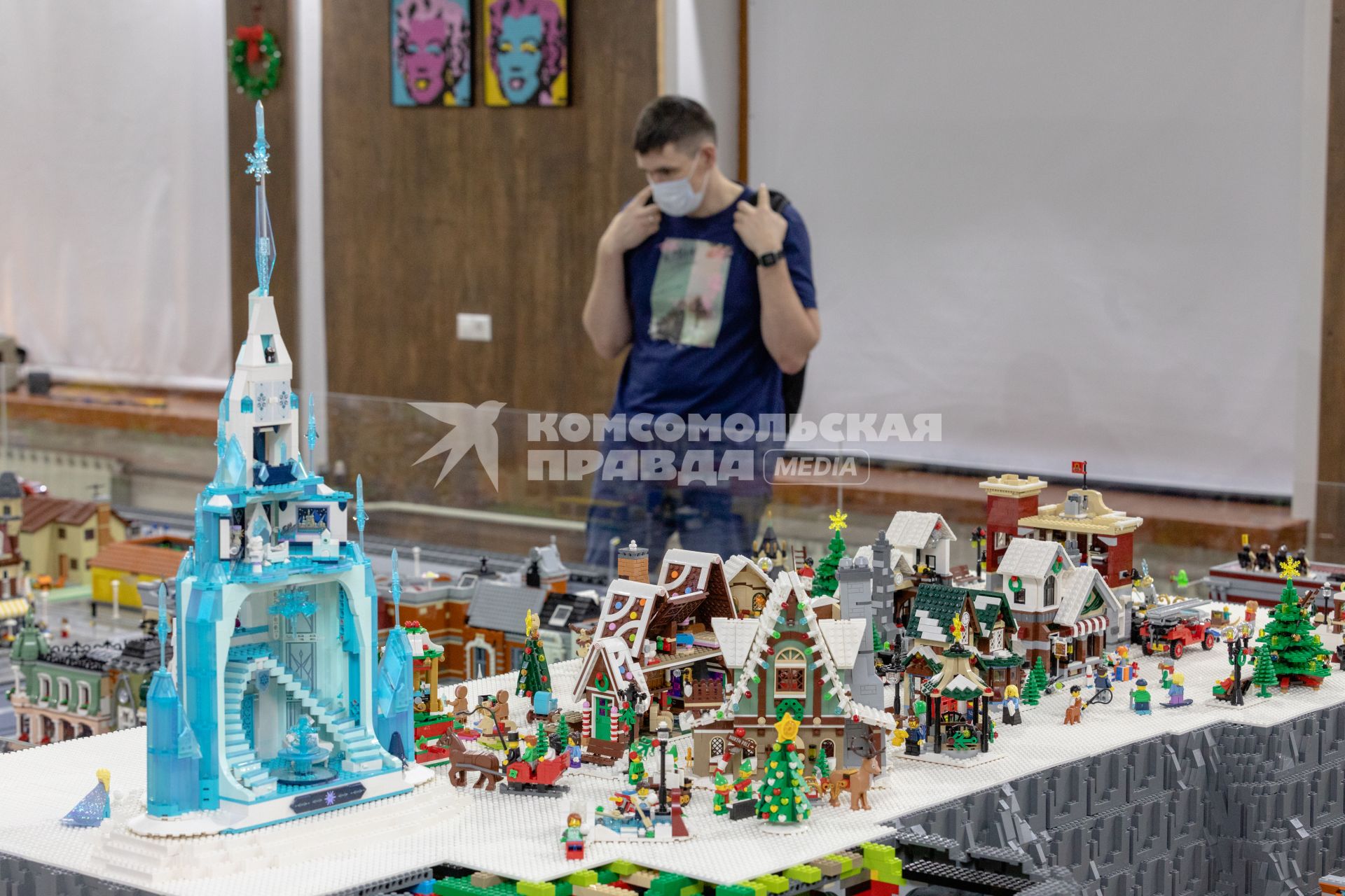 Московская область, Звенигород. Посетитель в музее Lego.