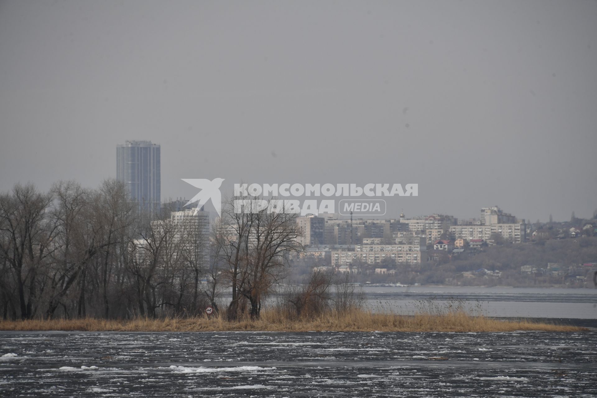 Энгельс. Видна Волгу.