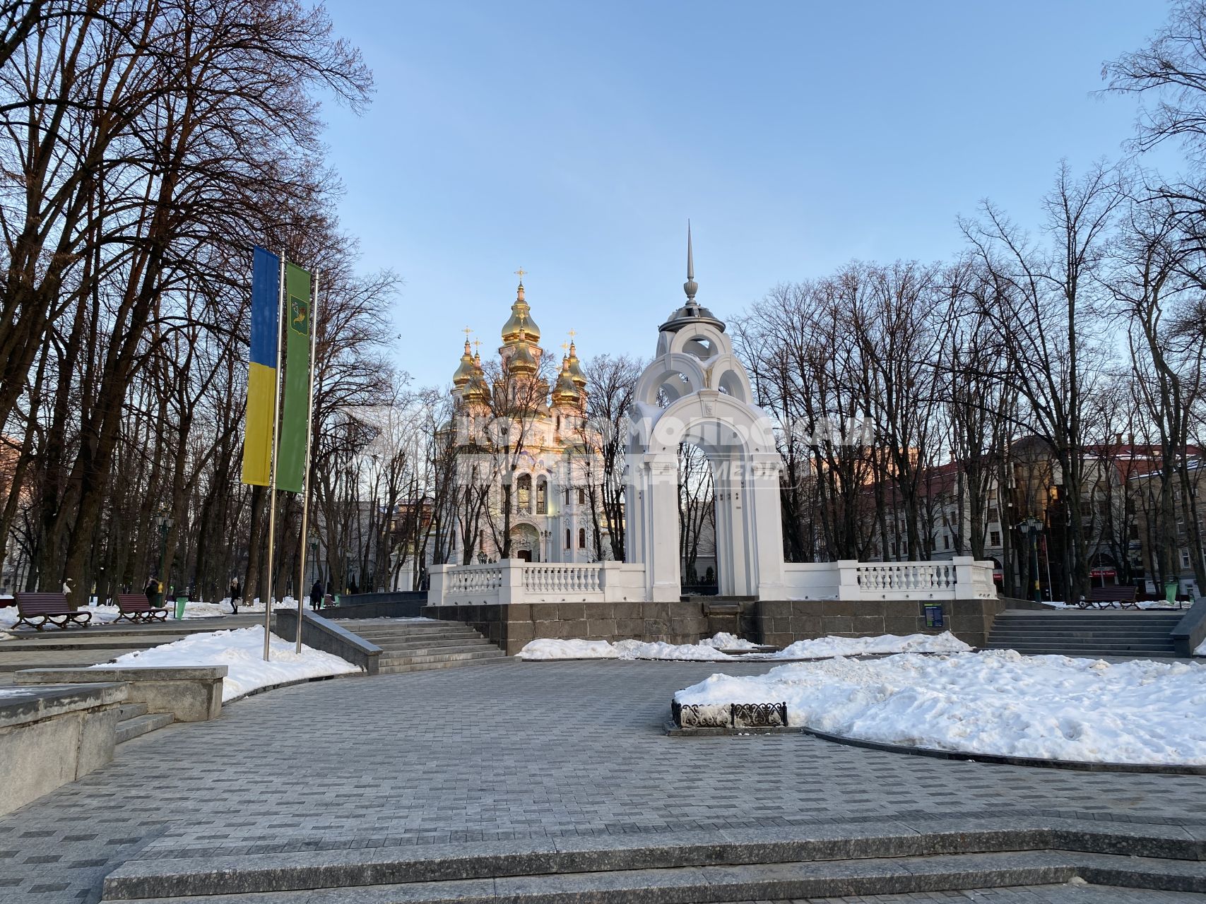 Украина. Харьков. Стеклянная струя на Сумской улице.