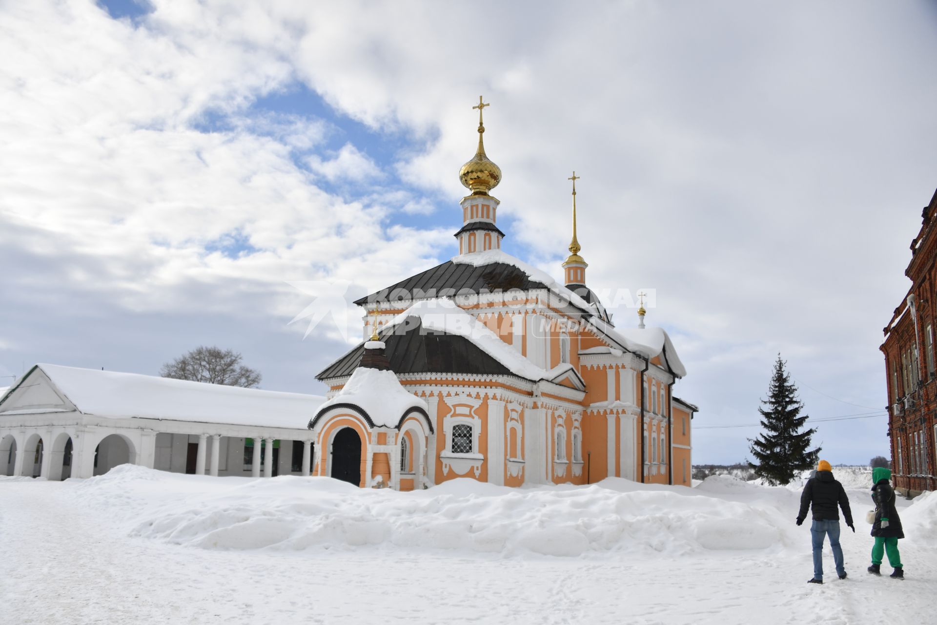 Суздаль.  Кресто-Никольская церковь.