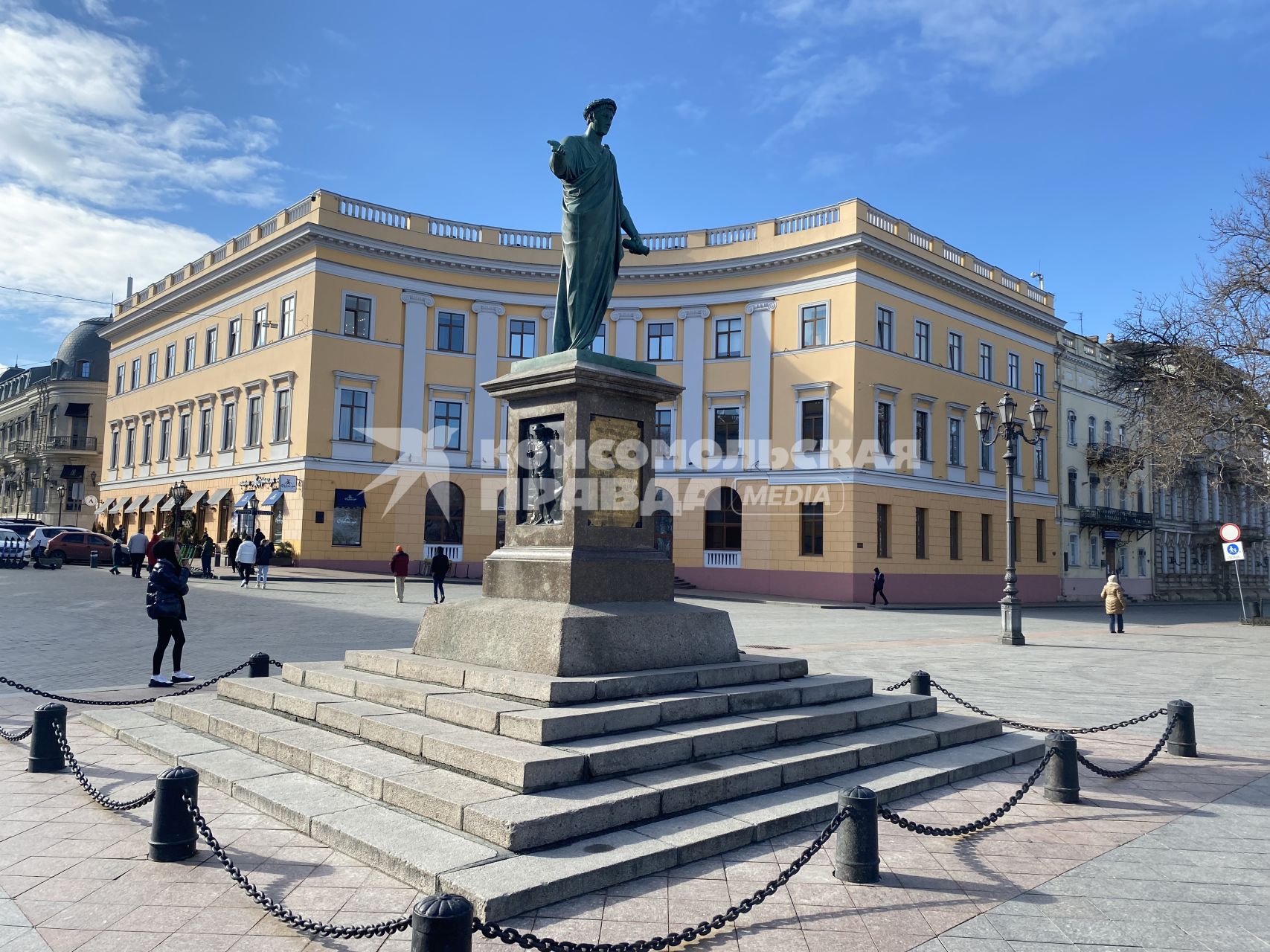 Украина. Одесса. Памятник Дюку де Ришелье на Приморском бульваре.