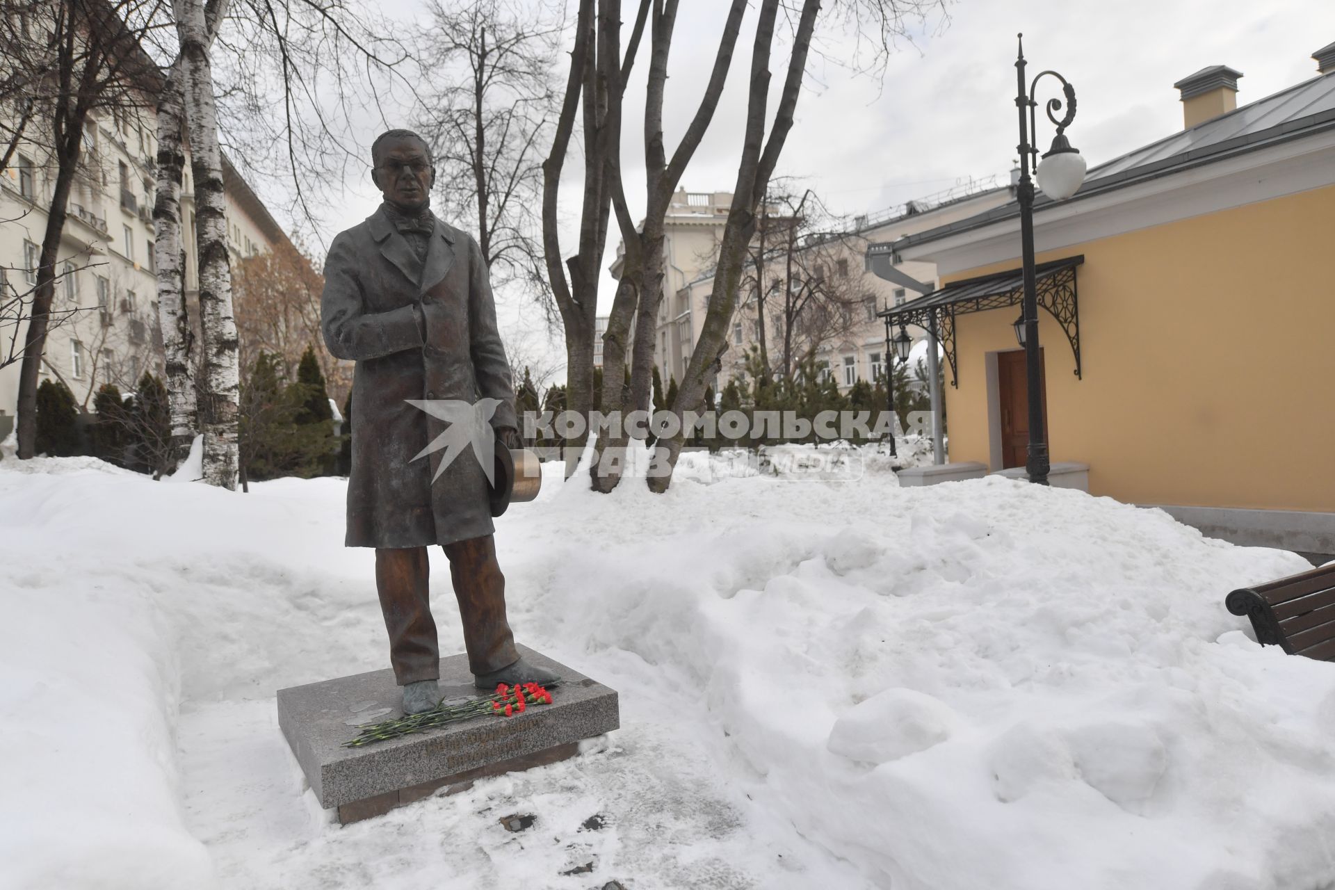 Москва. Памятник Петру Вяземскому на территории Дома Российского исторического общества.