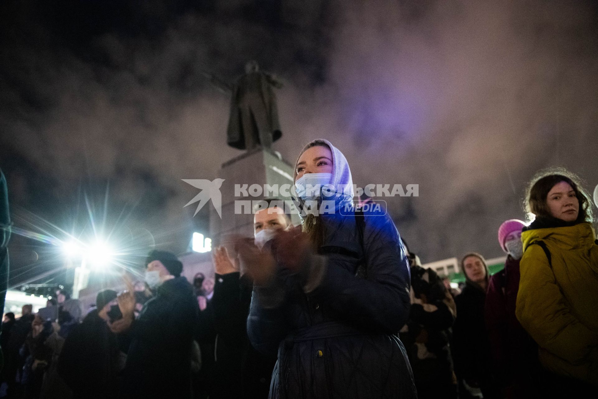 Екатеринбург. Уучастники несогласованной акции против войны. ВС РФ были введены на территорию ДНР и ЛНР в рамках специальной операции по демилитаризации Украины