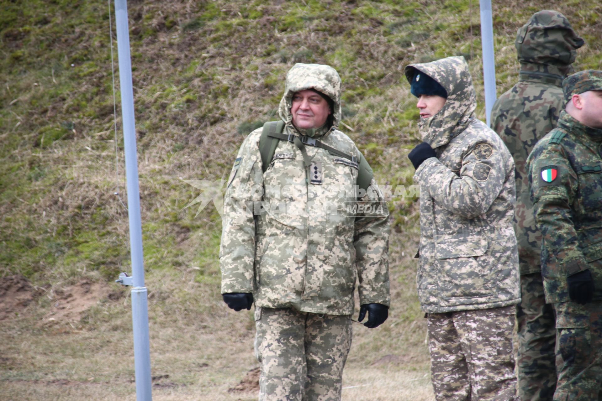 Белоруссия. Брестская область. Военный атташе посольства Украины в Белоруссии Александр Болюта (слева) во время совместных учений России и Белоруссии `Союзная решимость-2022` на полигоне Обуз-Лесновский.