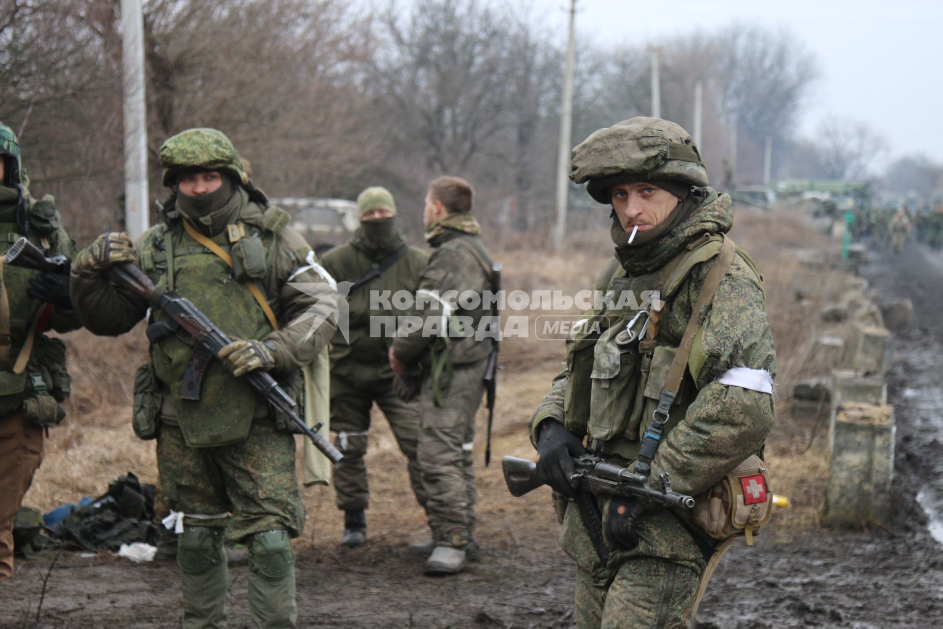 Донецкая область. Военная операции РФ по демилитаризации Украины. Военнослужащие в одном из освобожденных сел перед началом наступления.