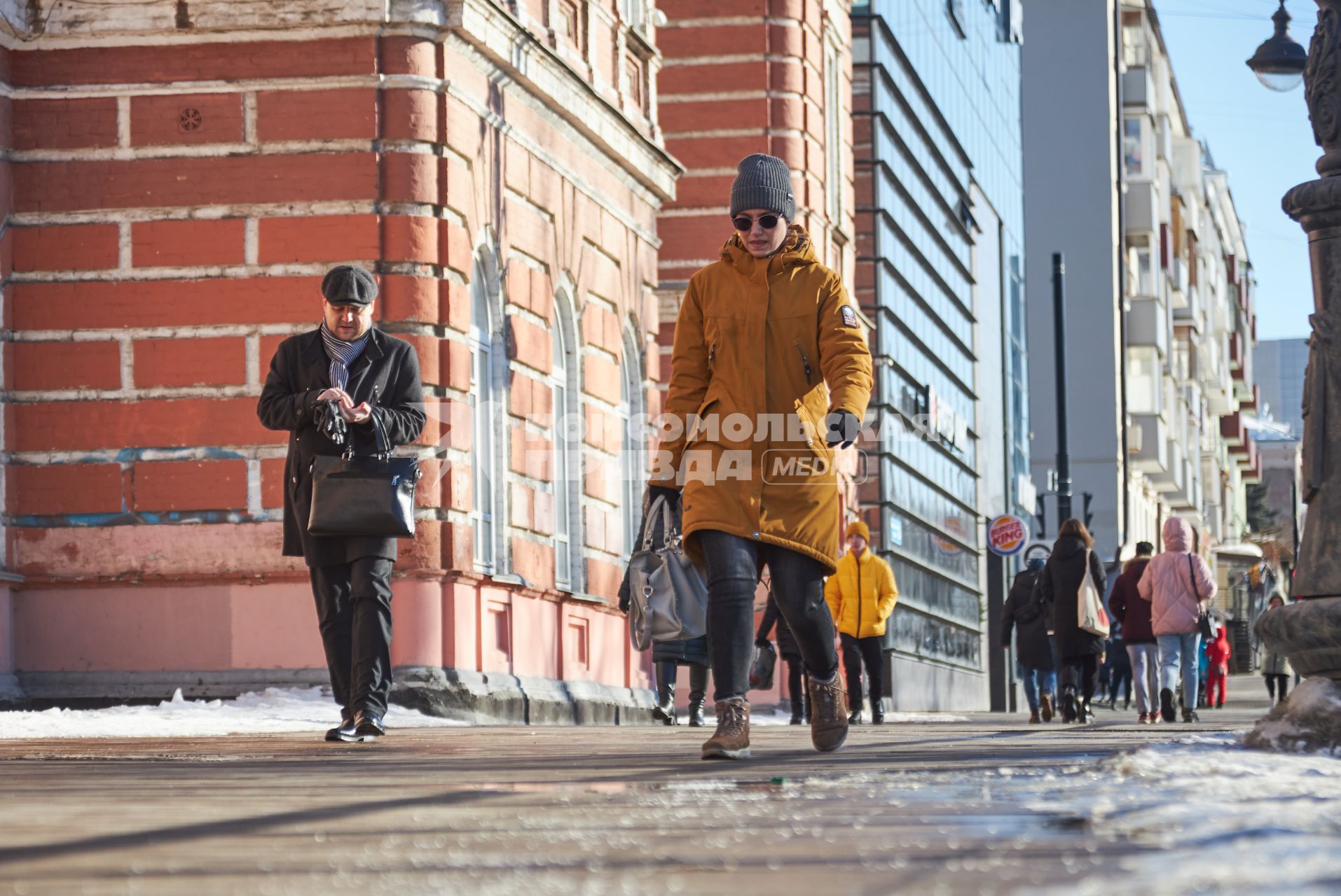 Пермь. Прохожие на одной из улиц города.