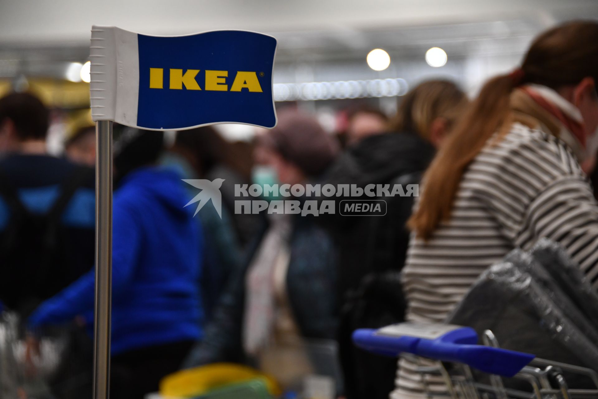 Московская область. Покупатели в магазине IKEA в торговом центре. Шведская компания товаров для дома IKEA объявила о приостановке деятельности с 4 марта в России.