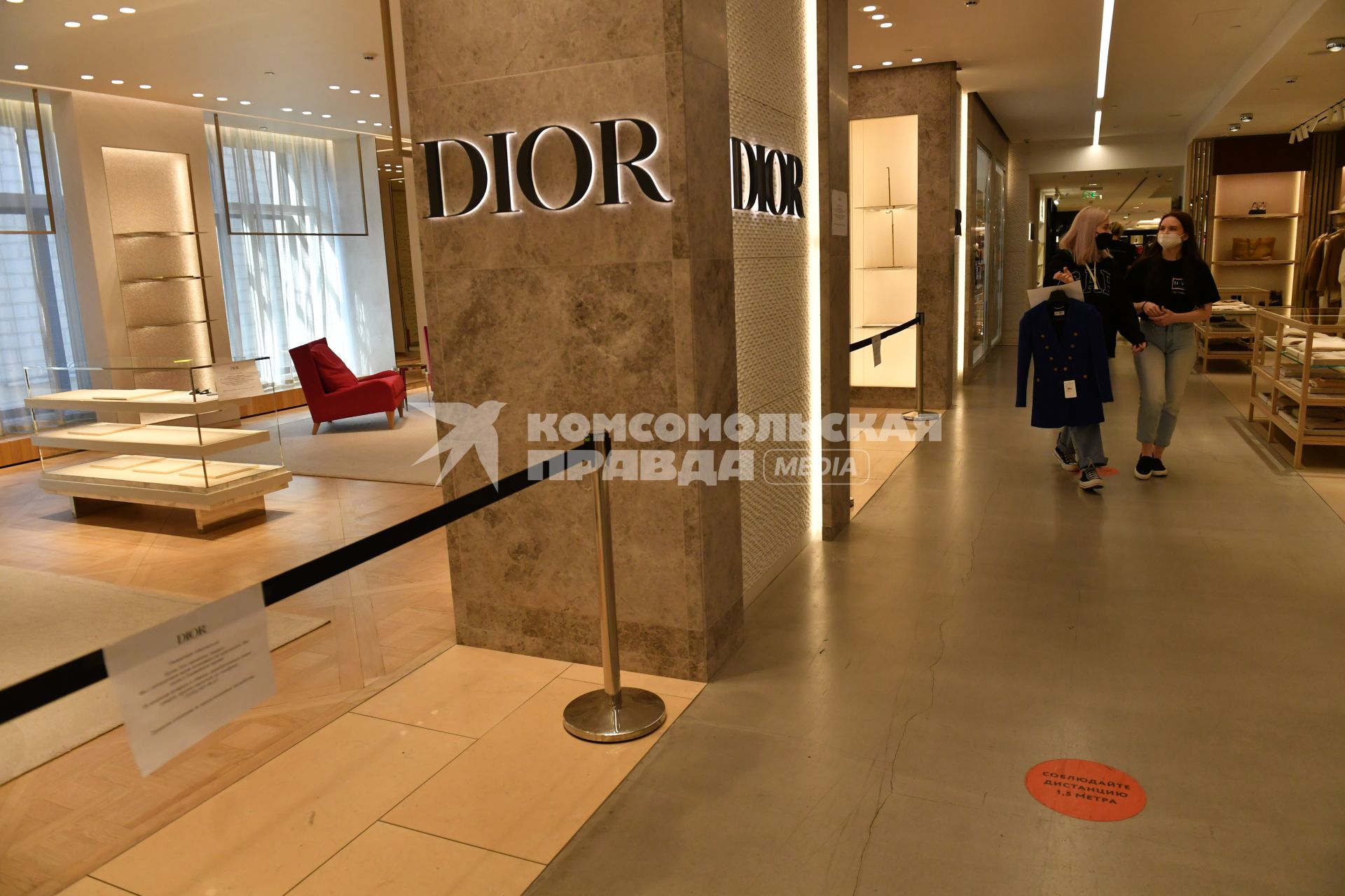 Москва. Закрытый бутик Dior в ЦУМе. Dior приостановил продажи в России из-за военной спецоперации РФ на Украине.