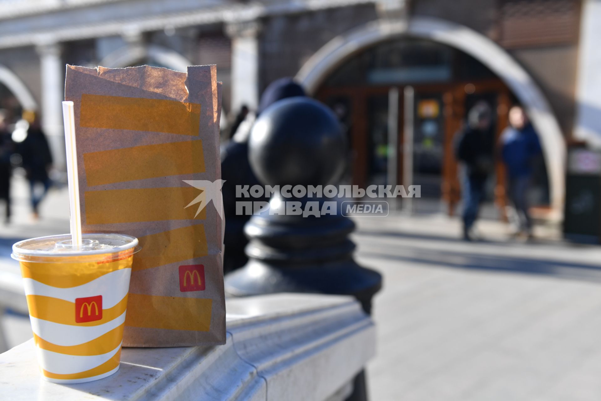 Москва. Заказ из ресторана быстрого питания `Макдоналдс`. McDonald’s приостановливает работу нескольких филиалов в России из-за военной спецоперации РФ на Украине.