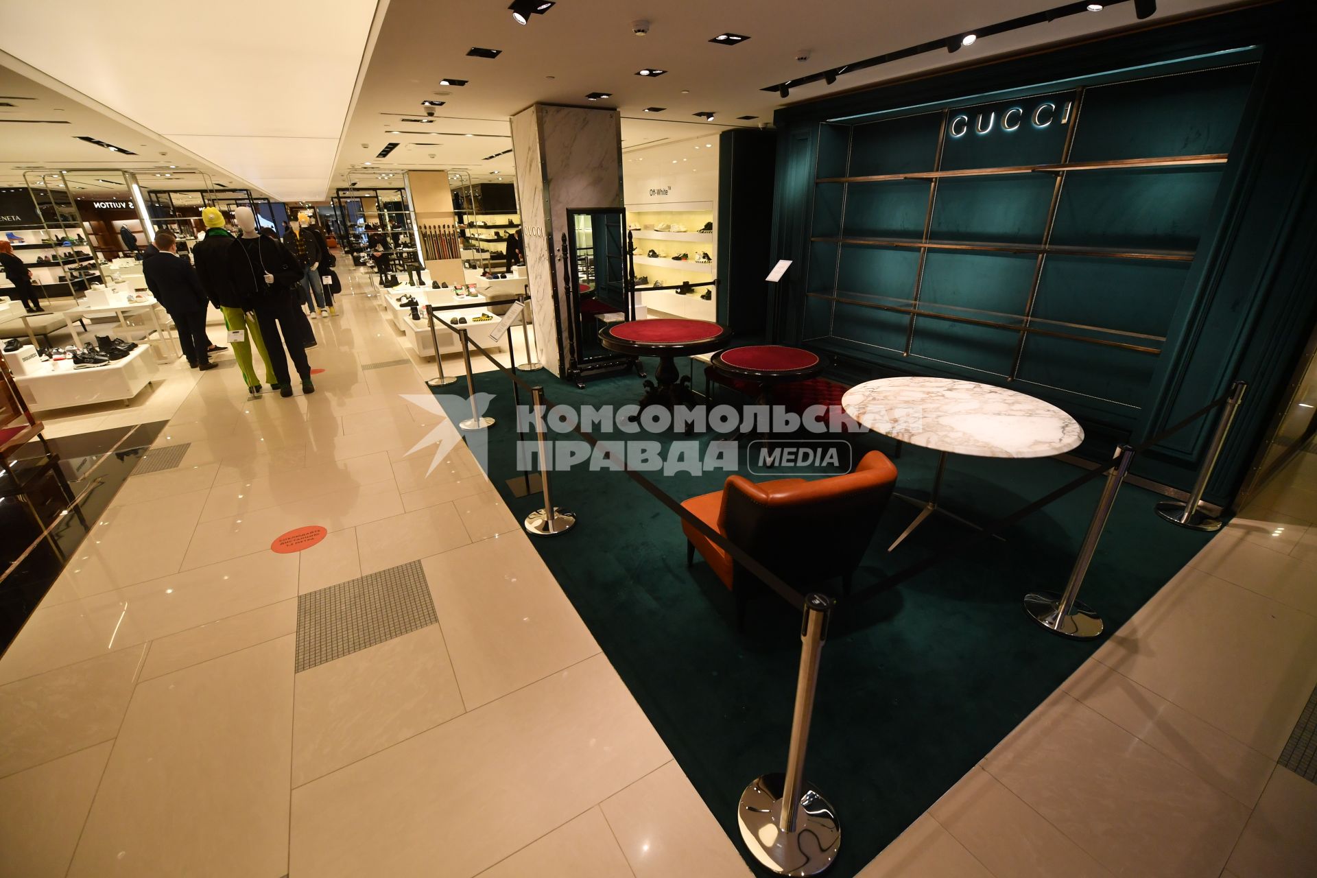 Москва. Бутик Gucci в ЦУМе, закрытый с 5 марта по техническим причинам . Gucci приостановил продажи в России из-за военной спецоперации РФ на Украине.