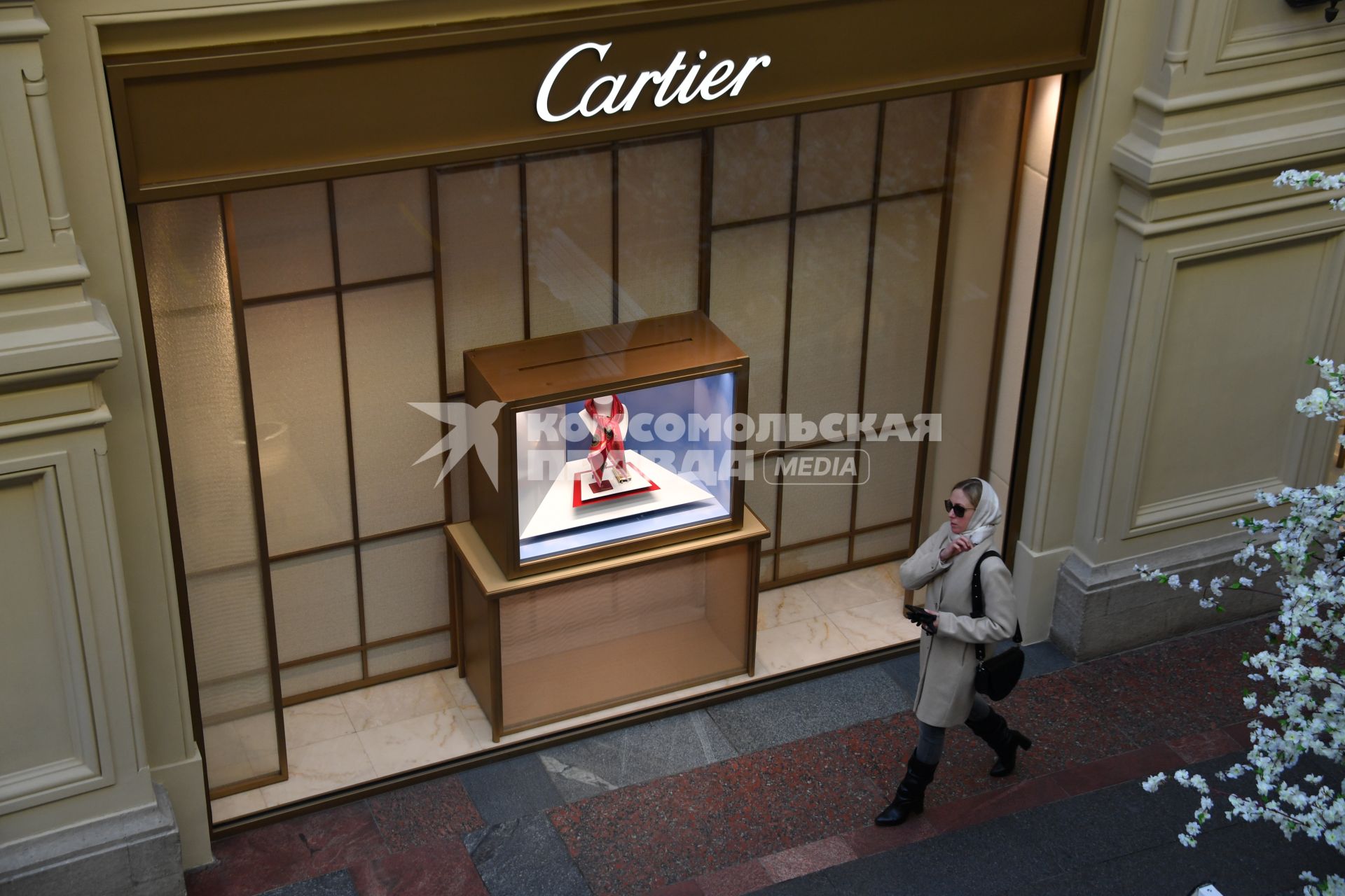 Москва. Закрытый ювелирный магазин Cartier в ГУМе. Cartier приостановил продажи в России из-за военной спецоперации РФ на Украине.