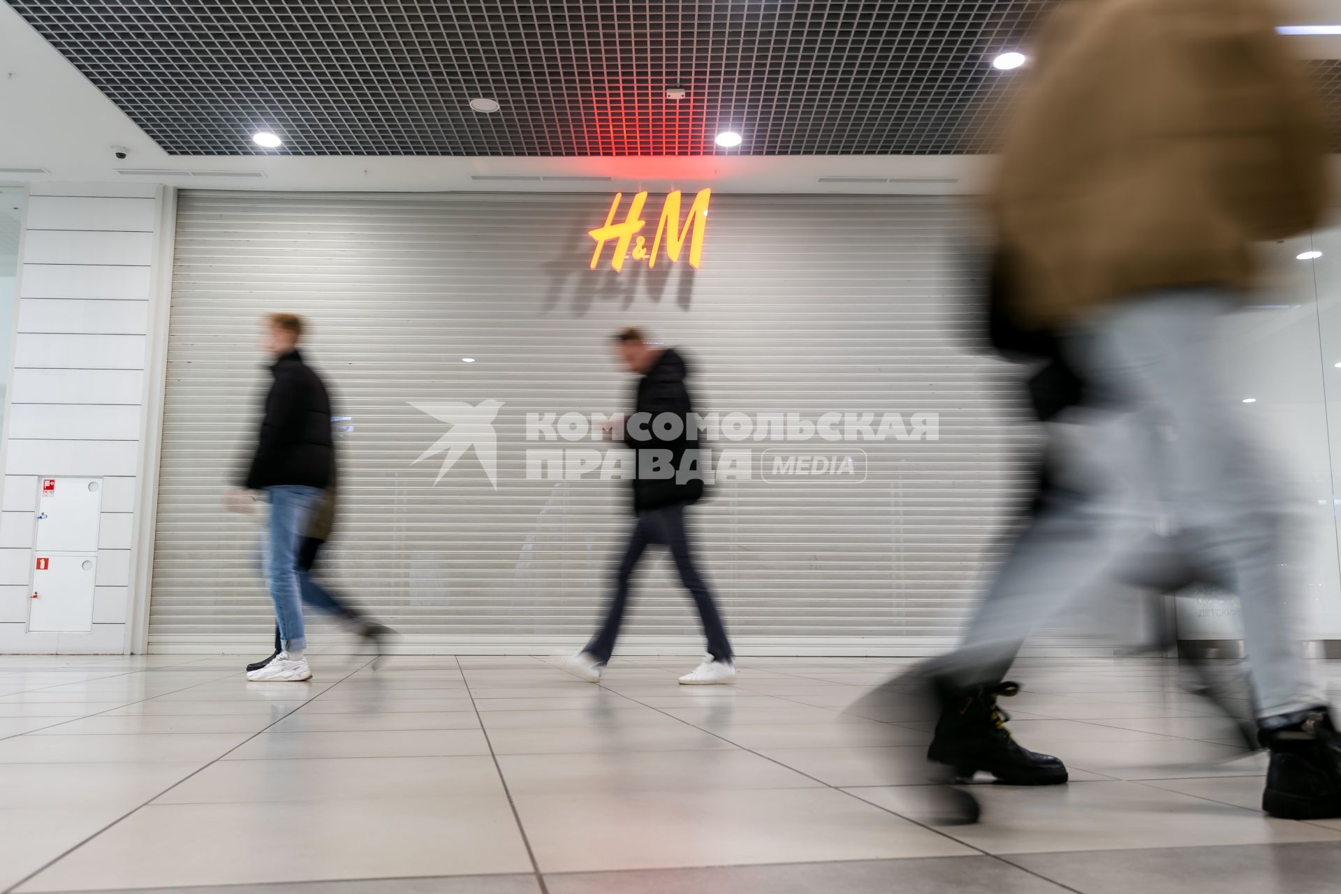 Челябинск. Закрытый магазин одежды H&M в торговом центре. Магазины H&M приостановили продажи в России из-за военной спецоперации РФ на Украине.