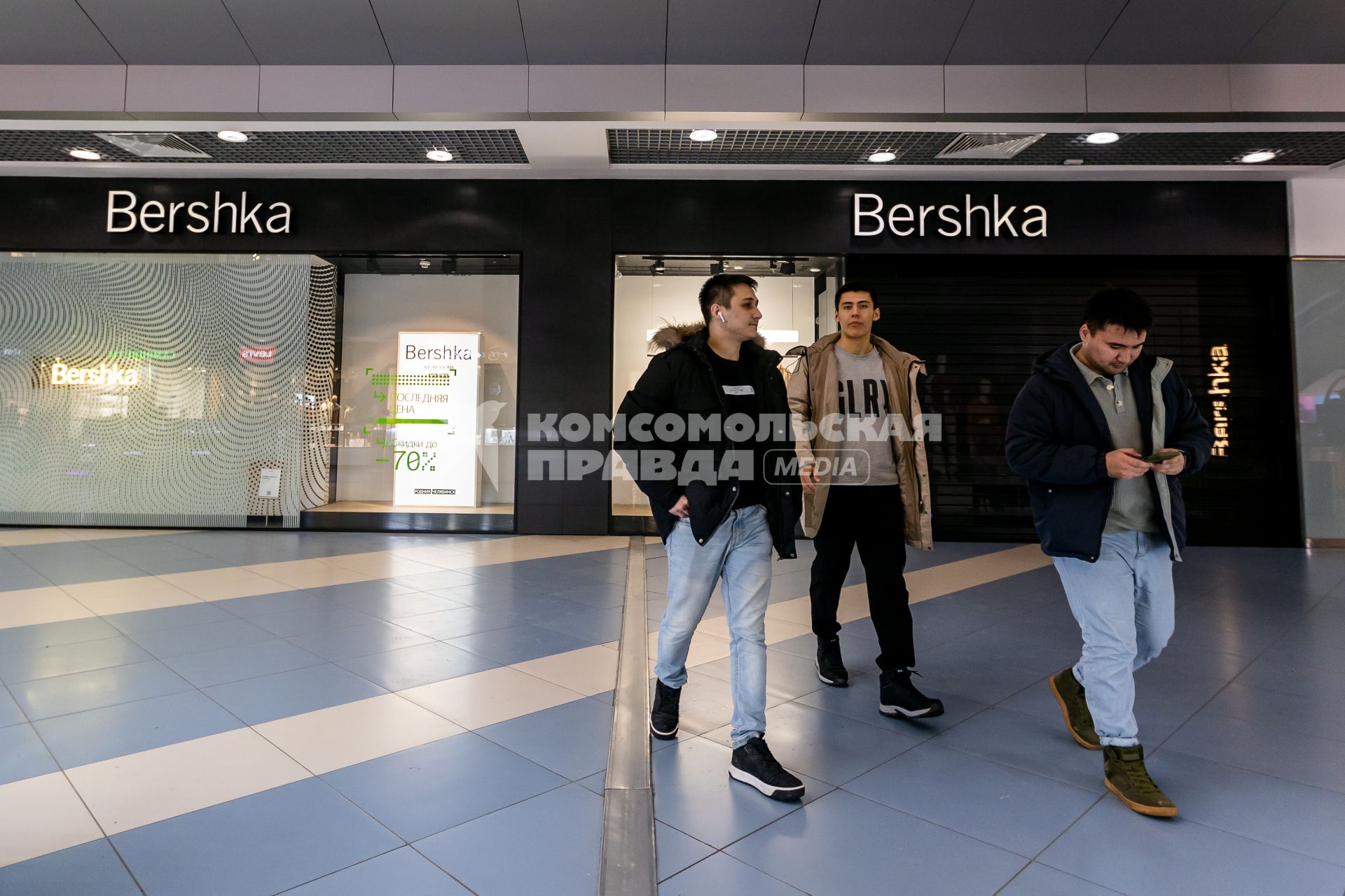 Челябинск. Закрытый магазин Bershka в торговом центре. Магазины Bershka приостановили продажи в России из-за военной спецоперации РФ на Украине.