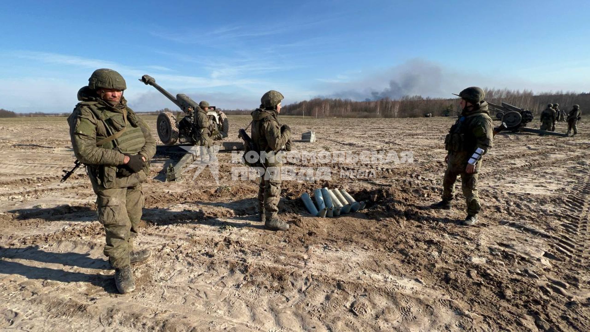 Киевская область. Вышгородский район. Военная операции РФ по демилитаризации Украины. Российские десантники ведут огонь по позициям ВСУ.