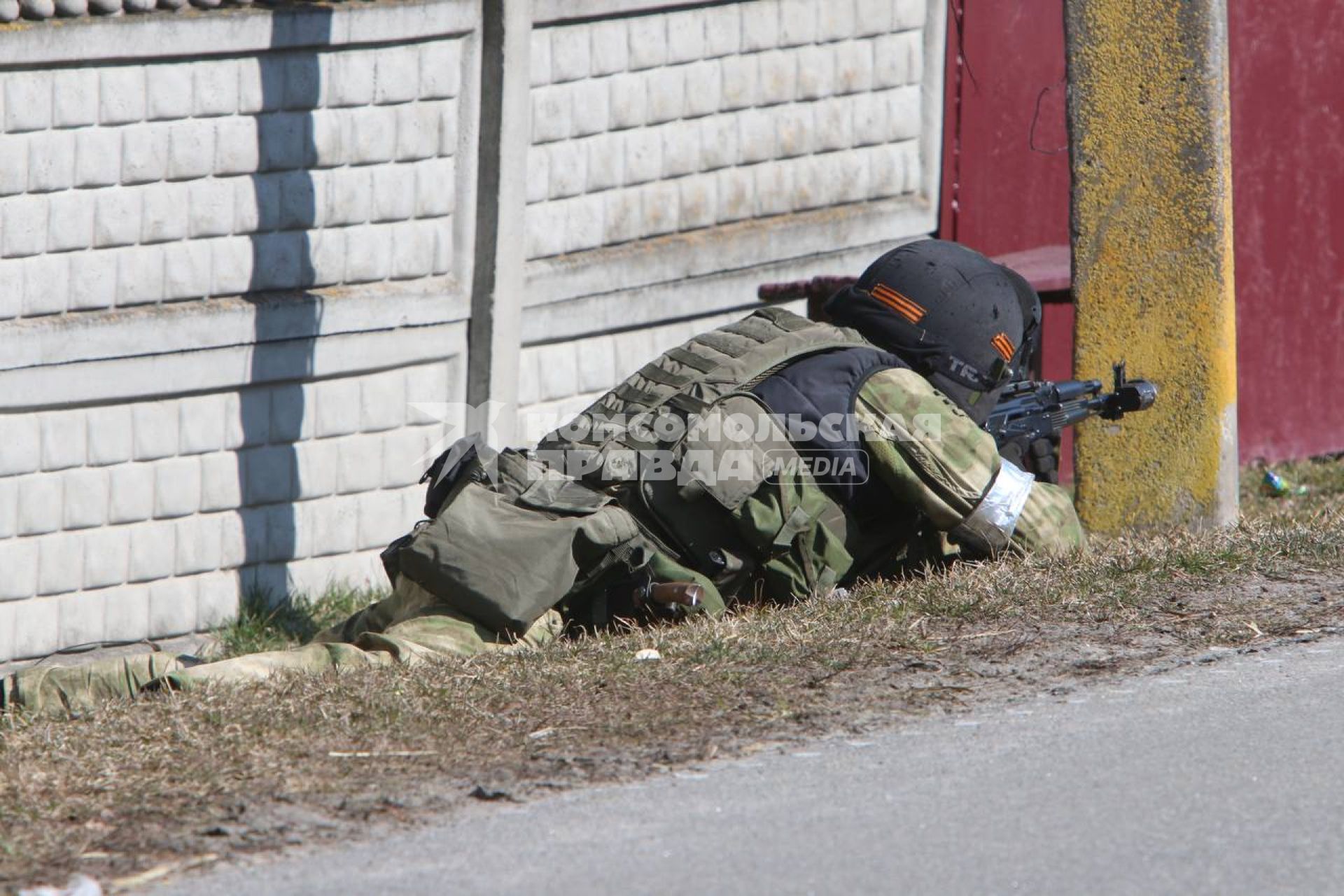 Киевская область. с. Качалы. Военная операции РФ по демилитаризации Украины. Бойцы СОБРа проверяют село на предмет укрывающихся бойцов ВСУ, националистов и добровольцев из тербатов.