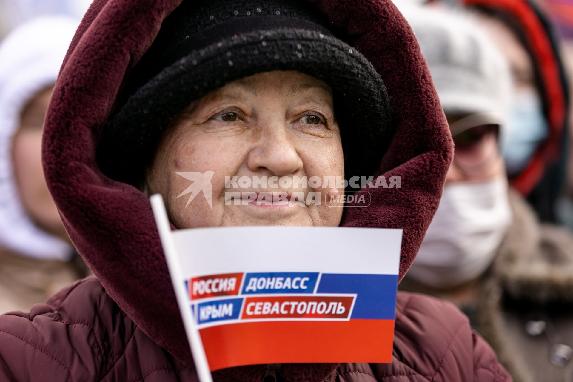 Челябинск. Горожане во время митинг-концерта `Крымская весна`, посвященного восьмой годовщине воссоединения Крыма с Россией, в парке Гагарина.