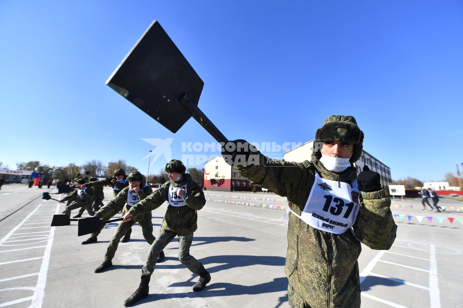 г.Ростов на Дону. Военнослужащие 103-го мотострелкового полка во время тренировки.