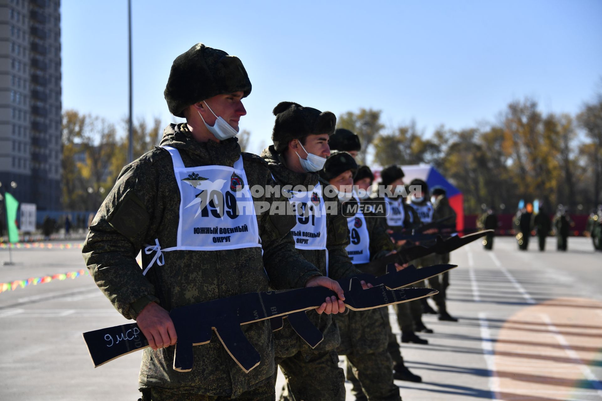 г.Ростов на Дону. Военнослужащие 103-го мотострелкового полка во время тренировки.