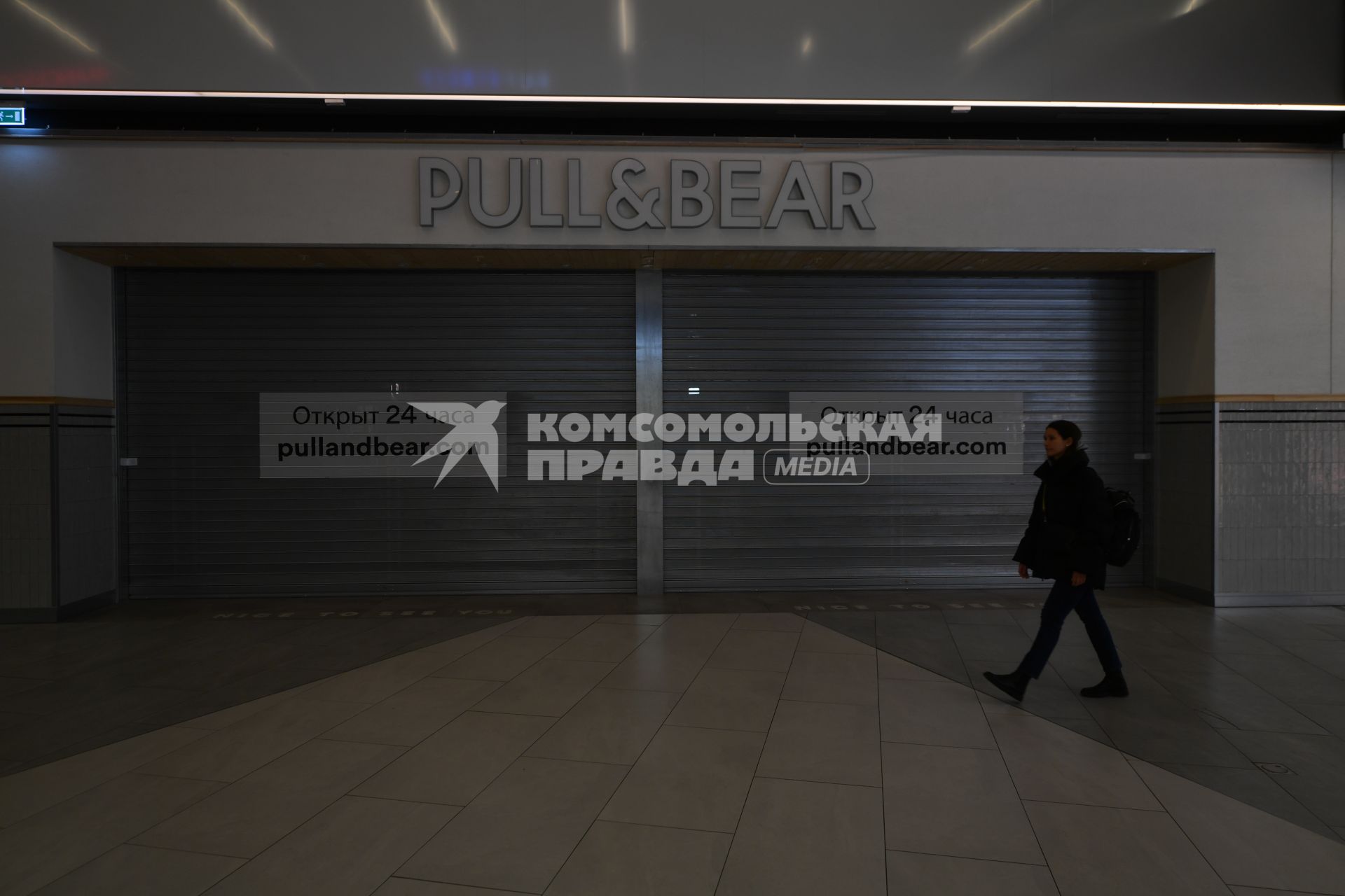 Москва. Закрытый магазин одежды 
Pull & Bear в ТРК `Европолис Ростокино`. Магазины 
Pull & Bear приостановили продажи в России из-за военной спецоперации РФ на Украине.