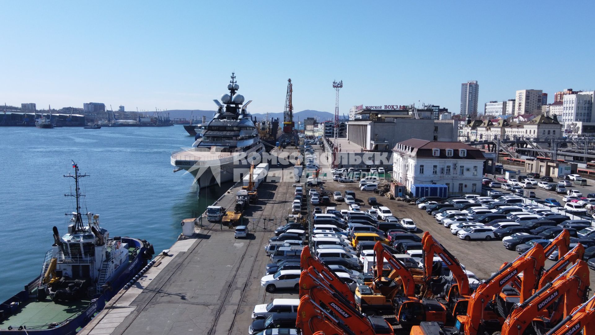 Владивосток. Яхта Nord олигарха Алексея Мордашова   прибыла во Владивосток и пришвартовалась на Морском вокзале города. Яхта экстренно покинула порт Виктория на Сейшелах из-за наложенных на миллиардера санкций.