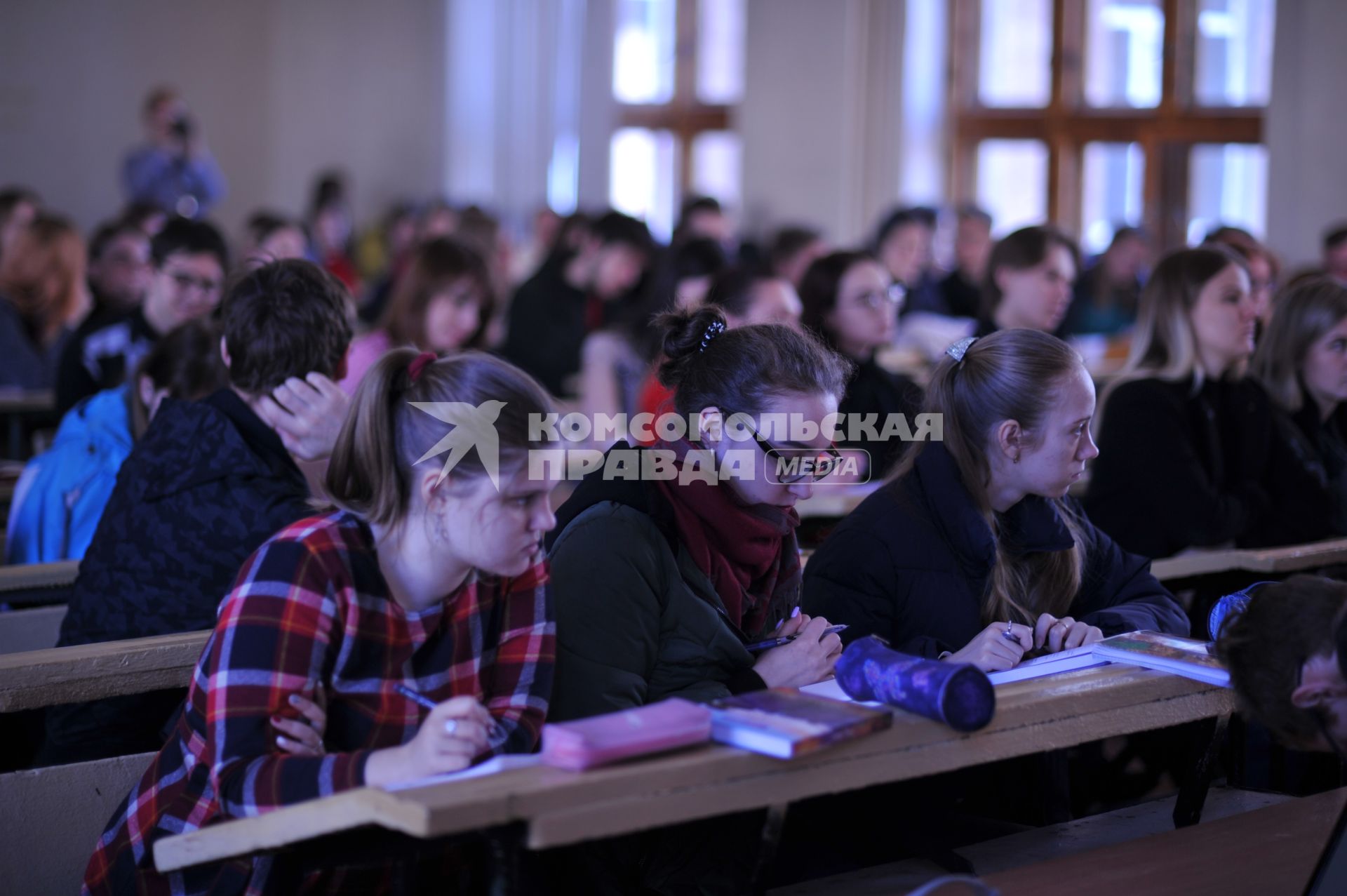 ДНР. Донецк. Студенты Донецкого национального университета во время лекции.