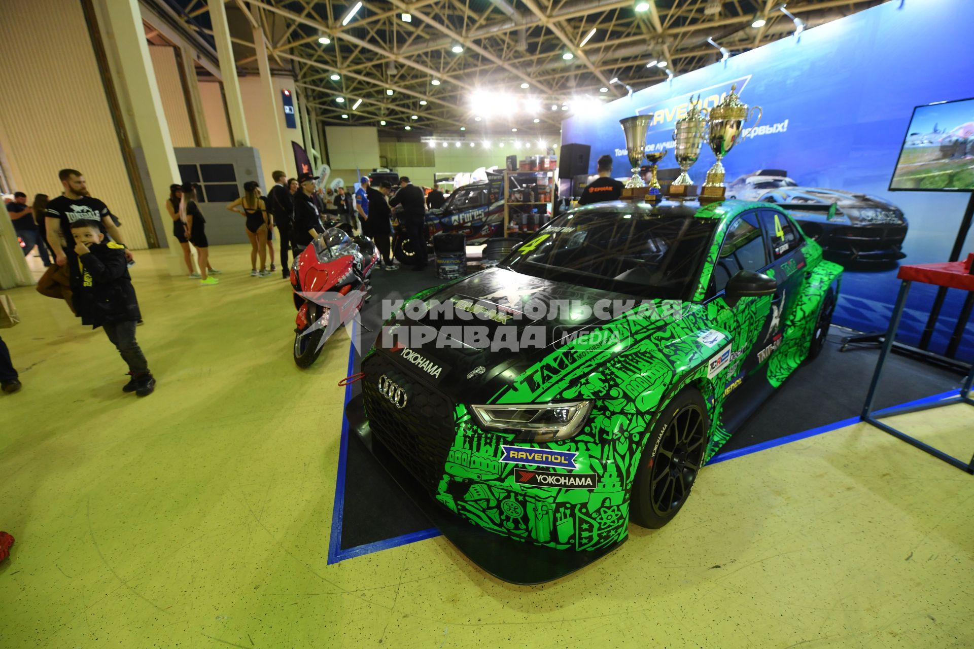 Москва. Спортивный автомобиль Audi RS 3 LMS на выставке `Мотовесна` в `Экспоцентре`.