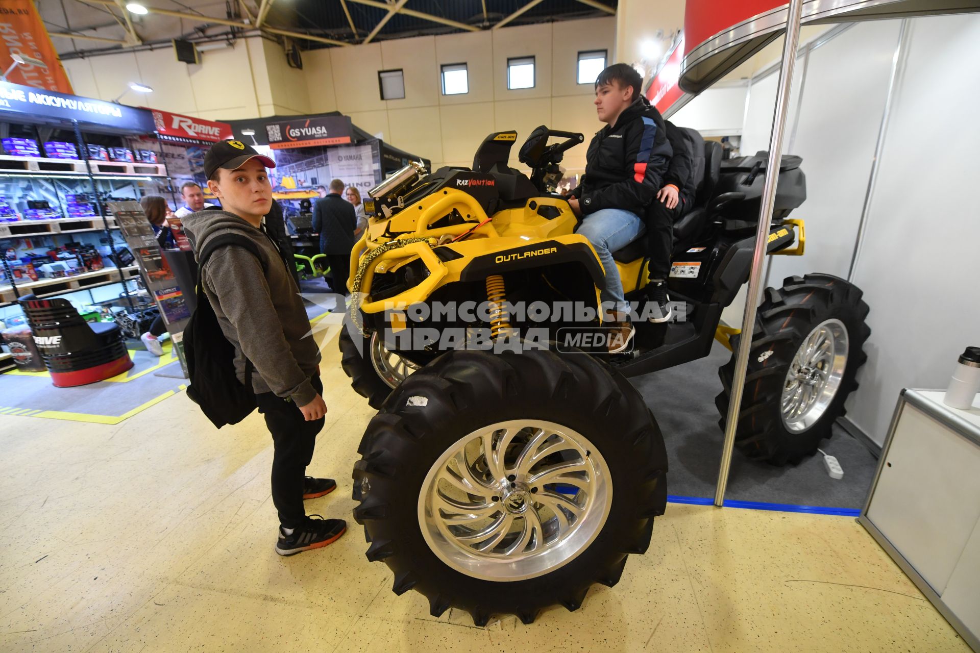 Москва. Мотовездеход BRP Can-Am Outlander X MR 1000R на выставке `Мотовесна` в `Экспоцентре`.